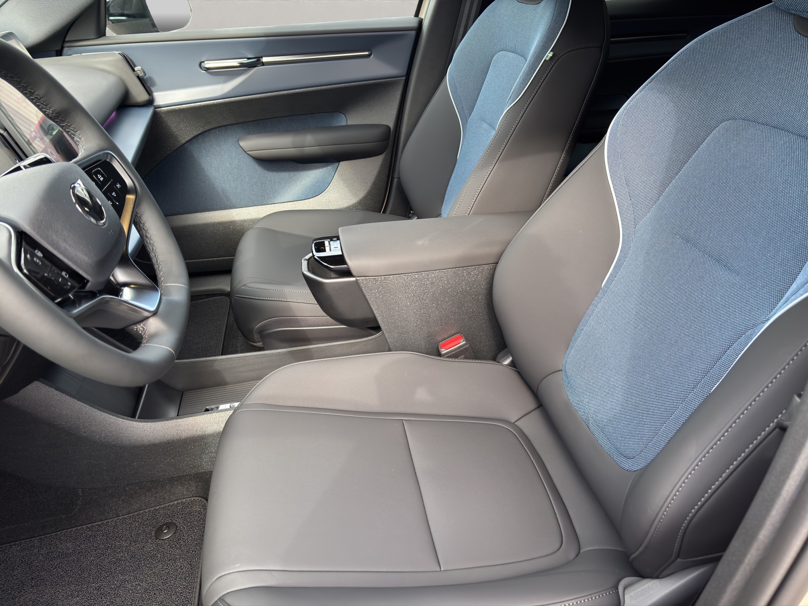 VOLVO EX30 E60 Twin Plus Performance AWD-image-12