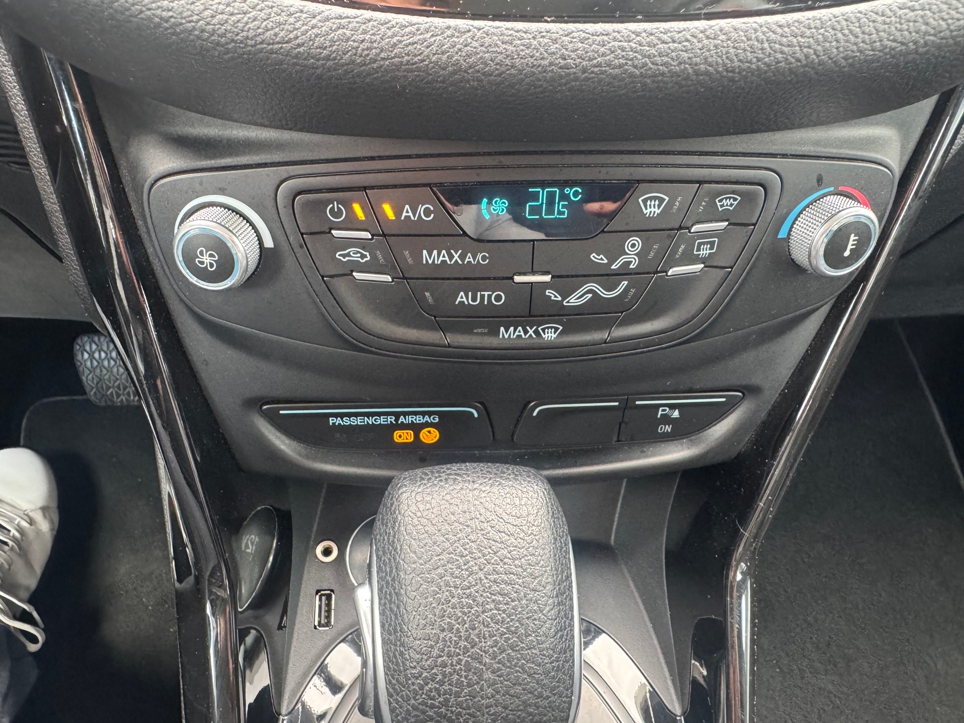FORD B-Max 1.6 Ti-VCT Titanium PowerShift-image-16