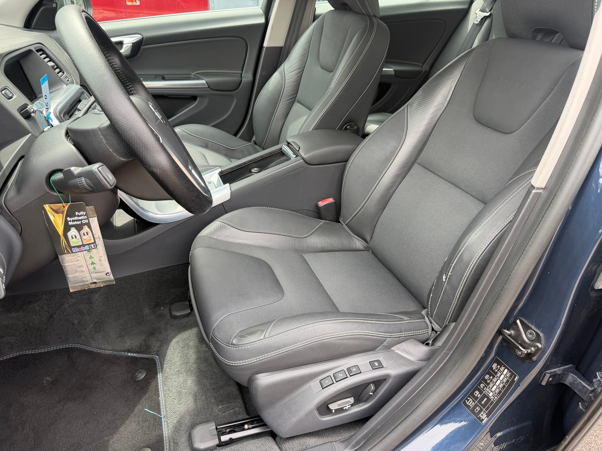 VOLVO V60 D4 R-Design Geartronic-image-12