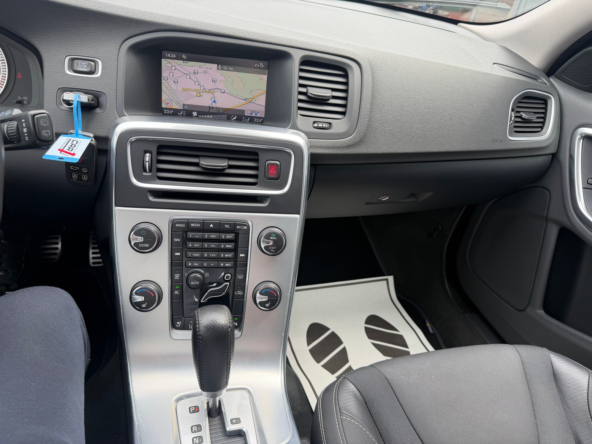 VOLVO V60 D4 R-Design Geartronic-image-18