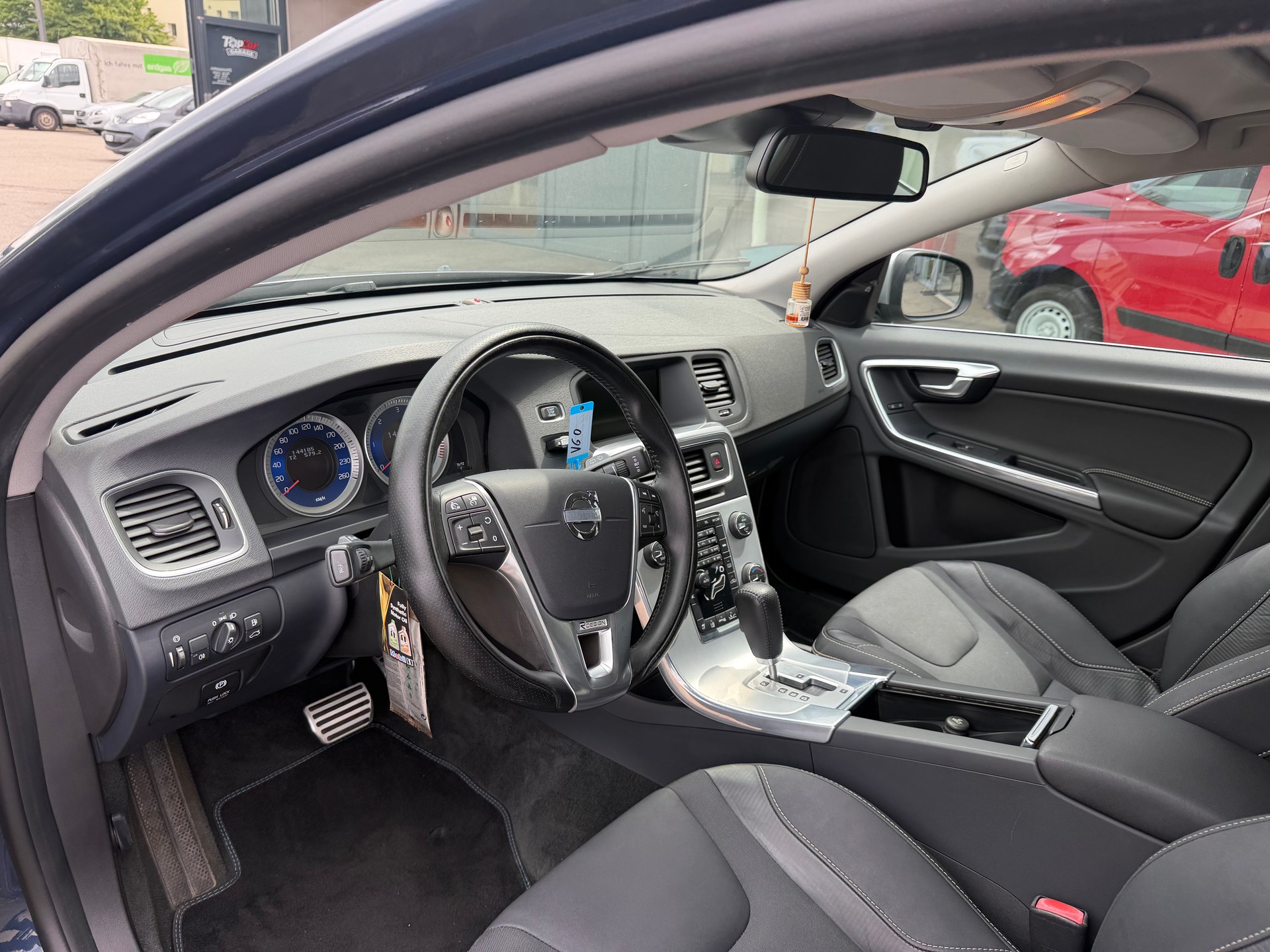VOLVO V60 D4 R-Design Geartronic-image-13