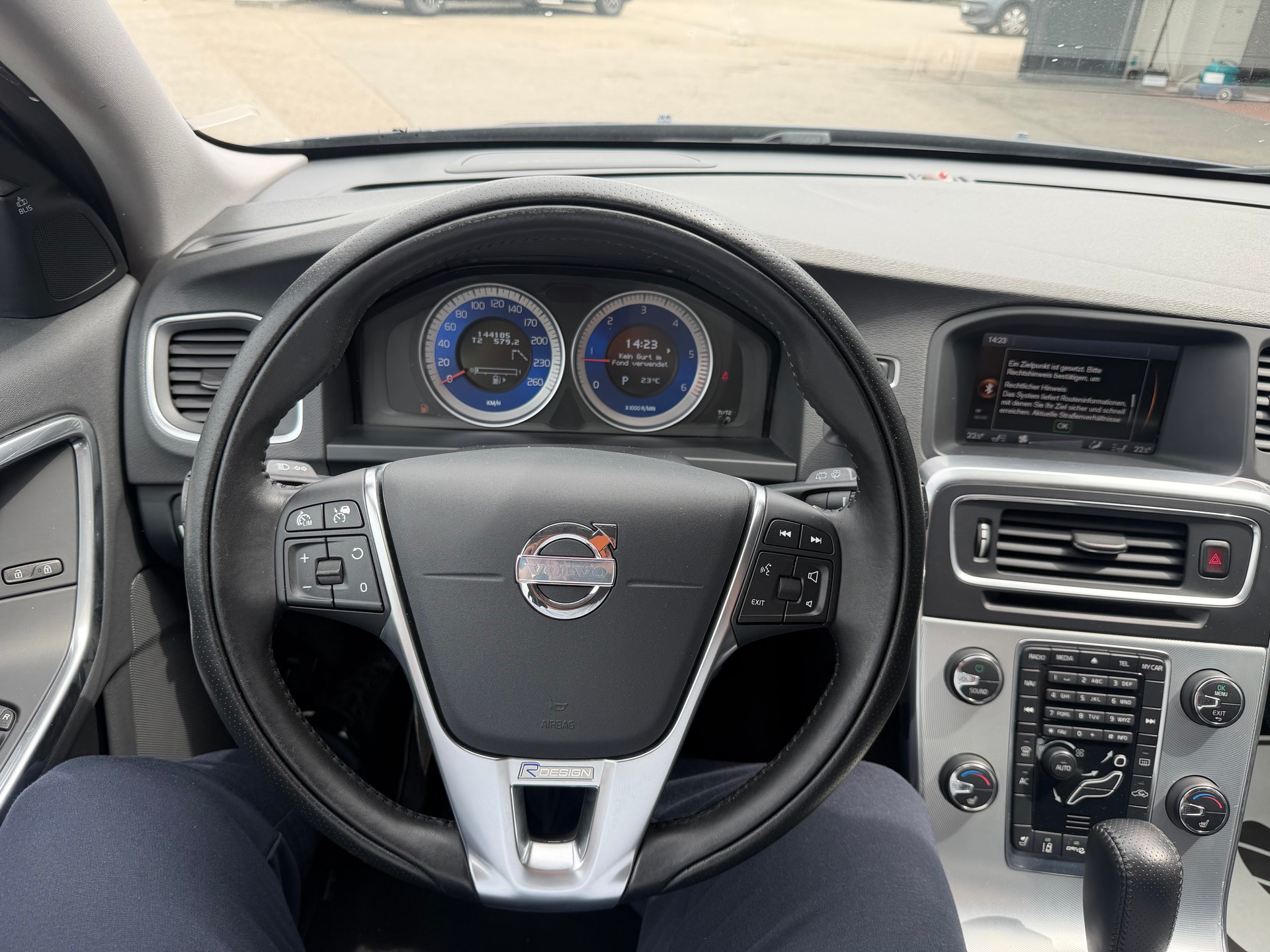 VOLVO V60 D4 R-Design Geartronic-image-14