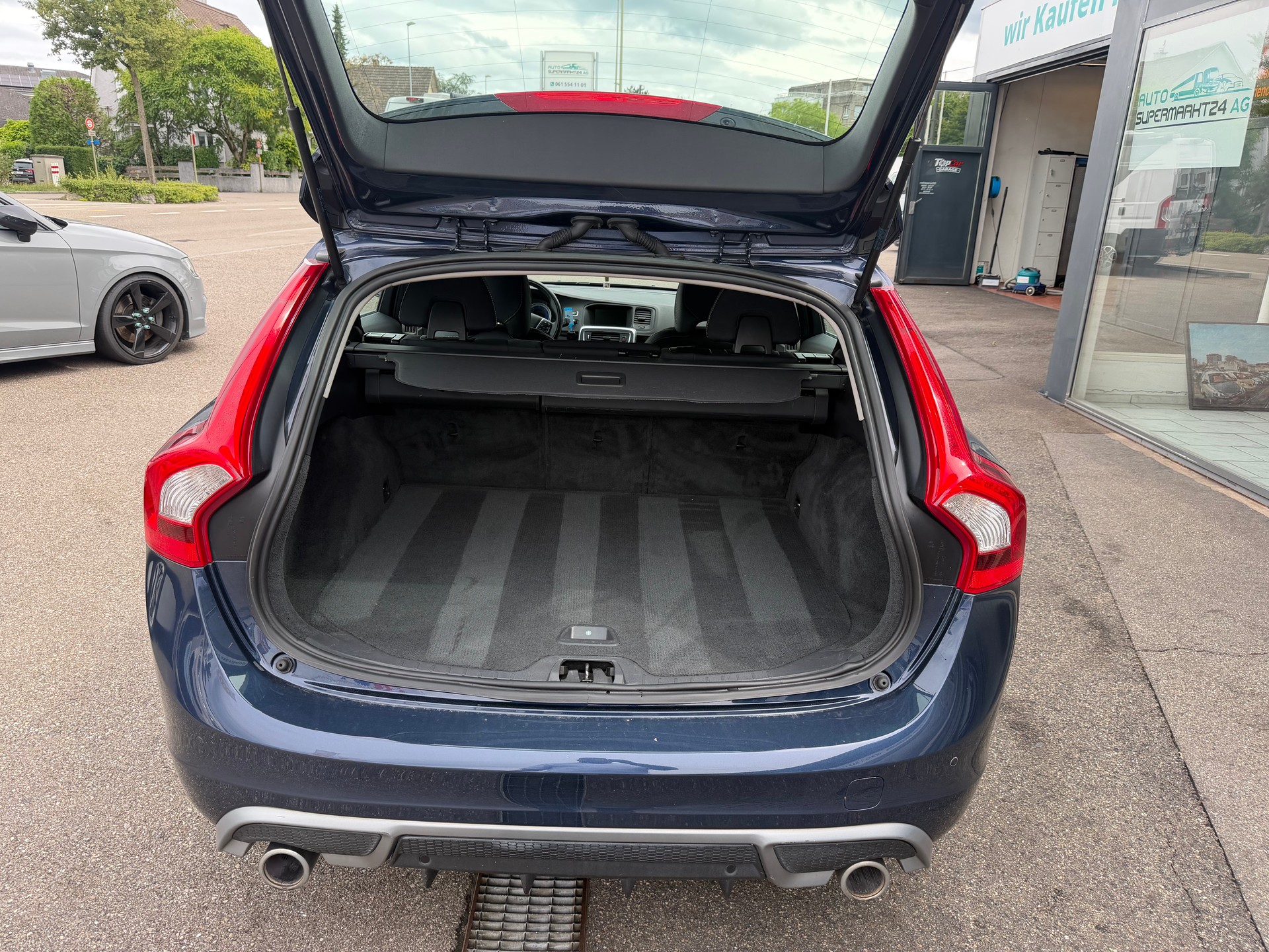 VOLVO V60 D4 R-Design Geartronic-image-10
