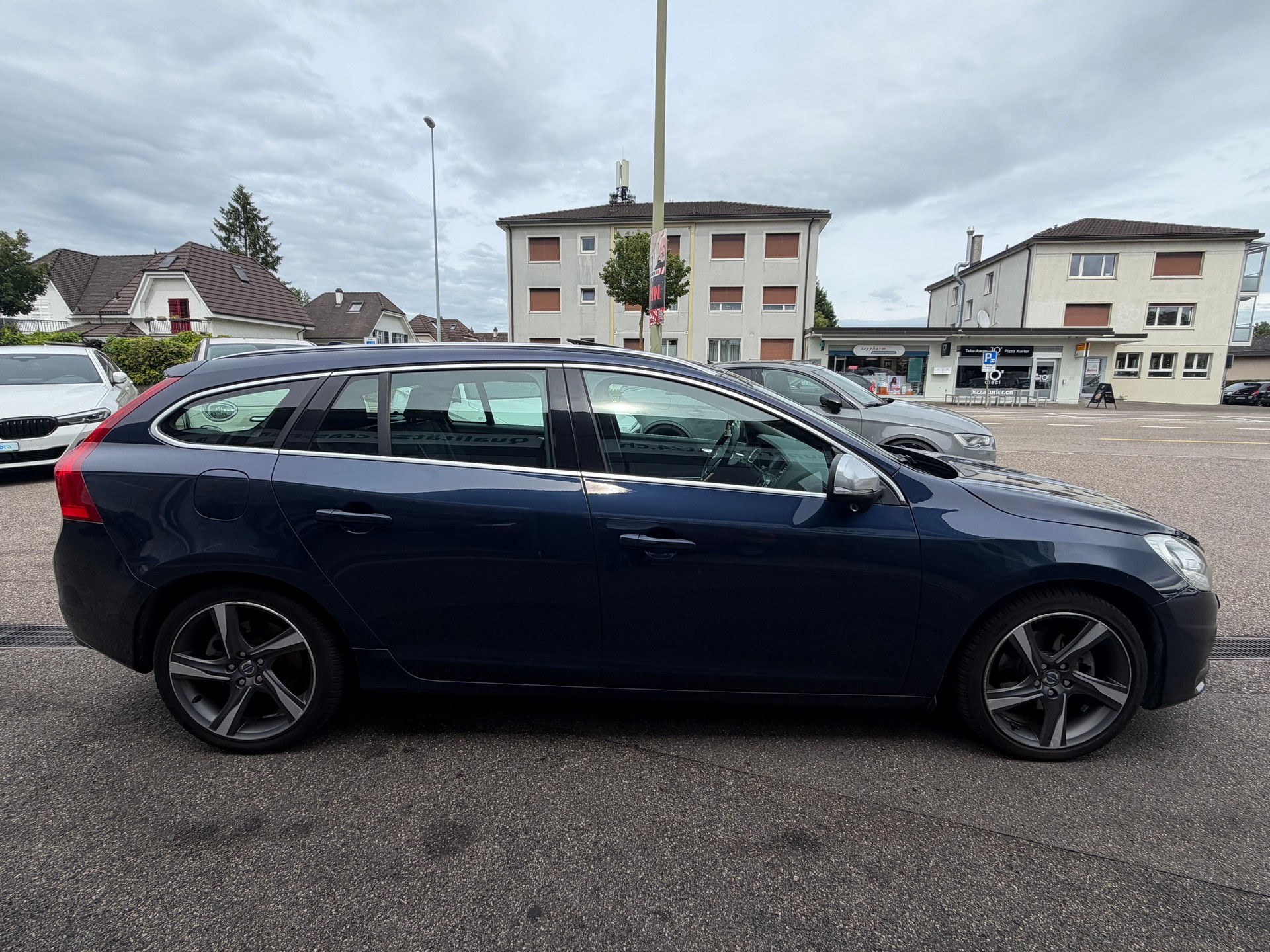 VOLVO V60 D4 R-Design Geartronic-image-6