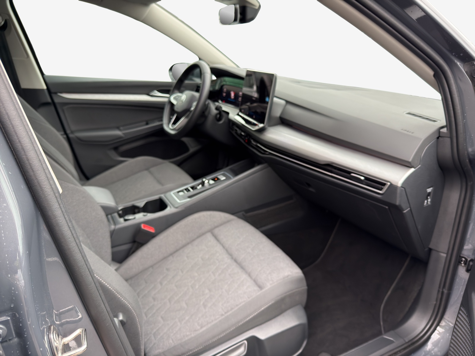VW Golf Variant 1.5 eTSI mHEV Life DSG-image-15