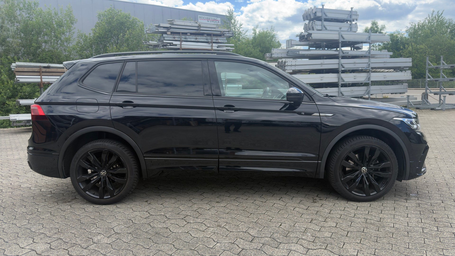 VW Tiguan Allspace 2.0TSI R-Line 4Motion DSG-image-5