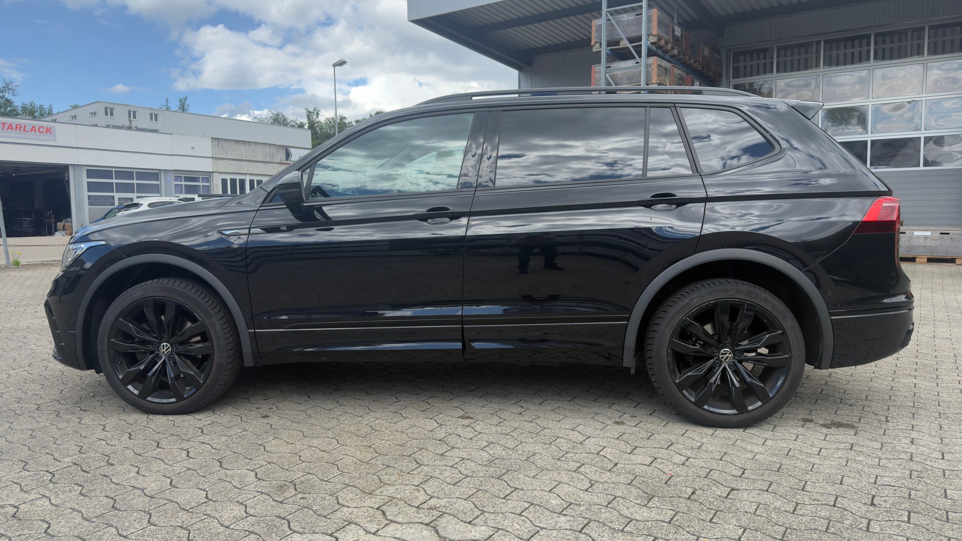 VW Tiguan Allspace 2.0TSI R-Line 4Motion DSG-showroom-element-1