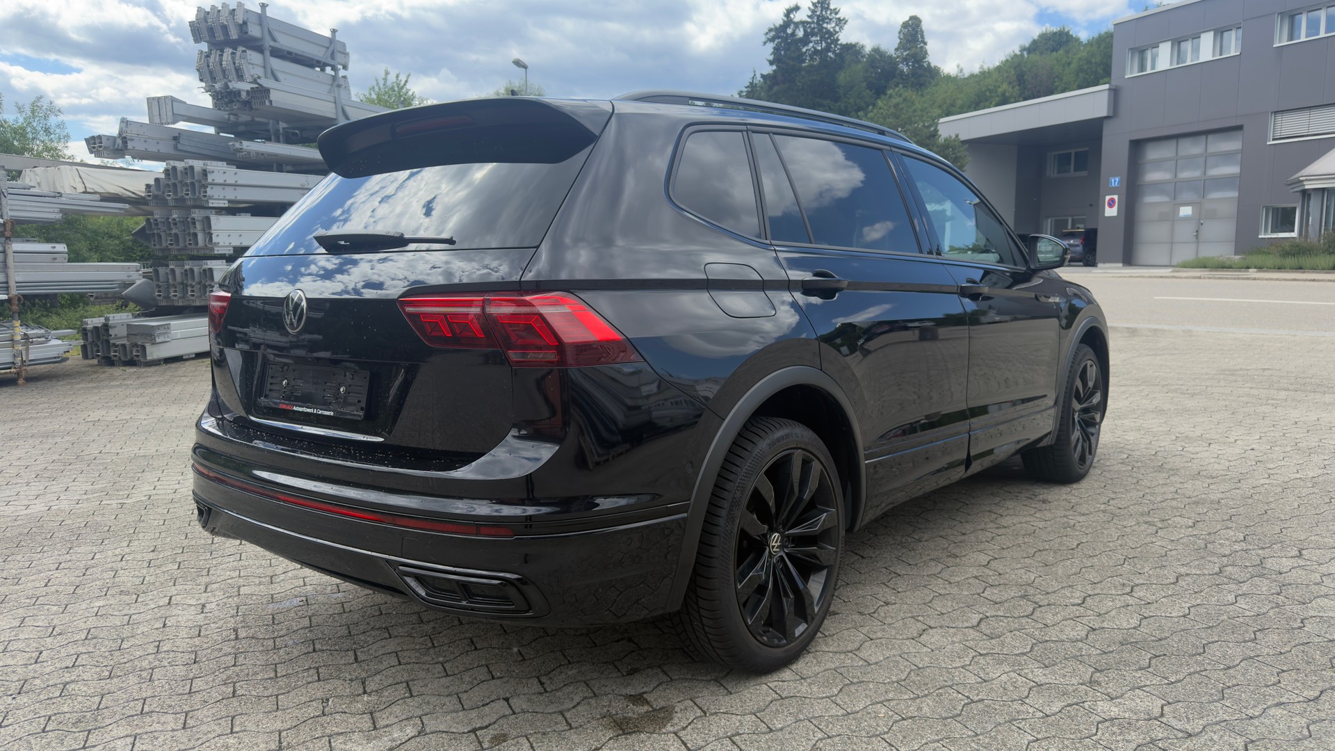 VW Tiguan Allspace 2.0TSI R-Line 4Motion DSG-image-4