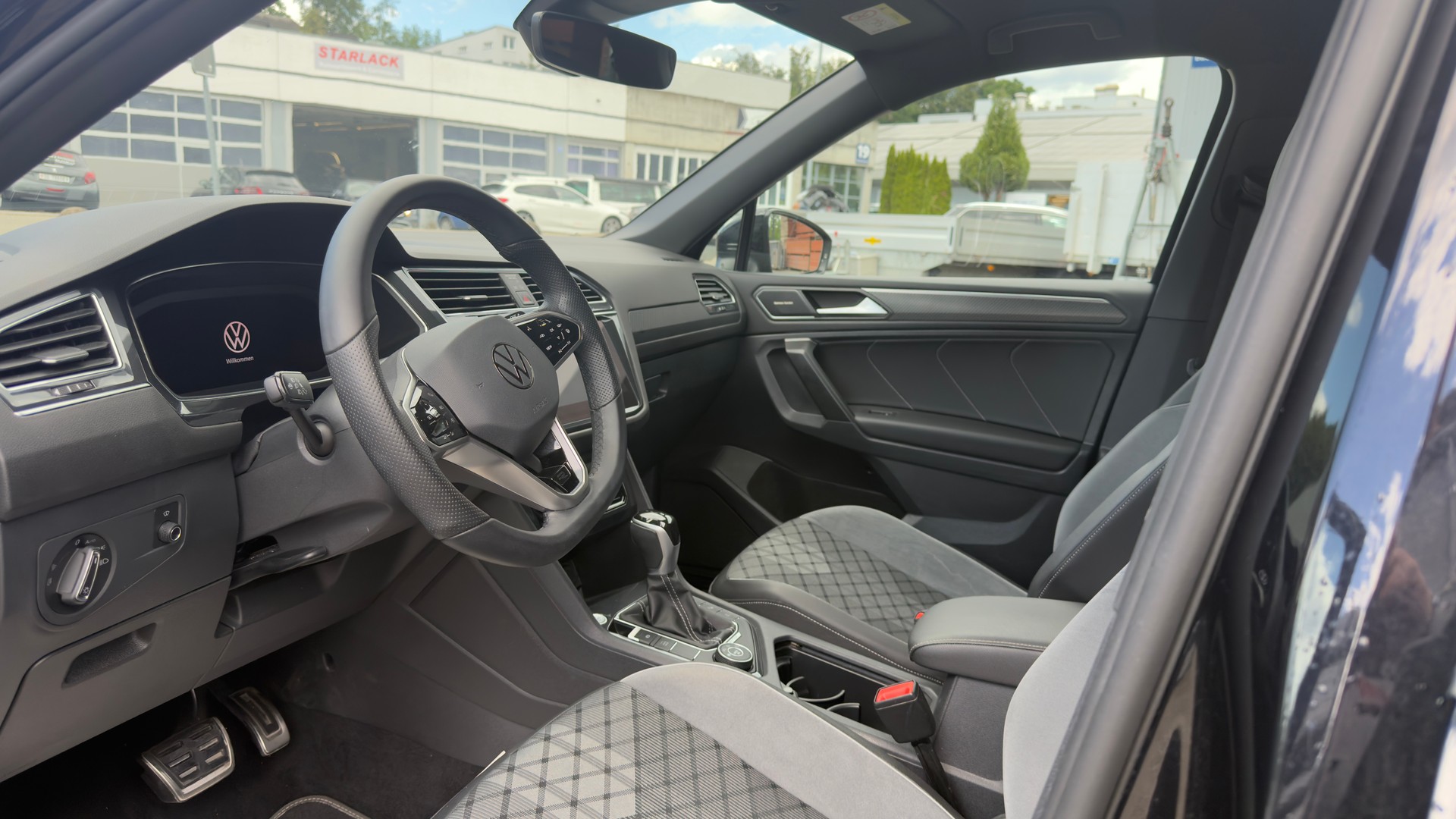 VW Tiguan Allspace 2.0TSI R-Line 4Motion DSG-image-8