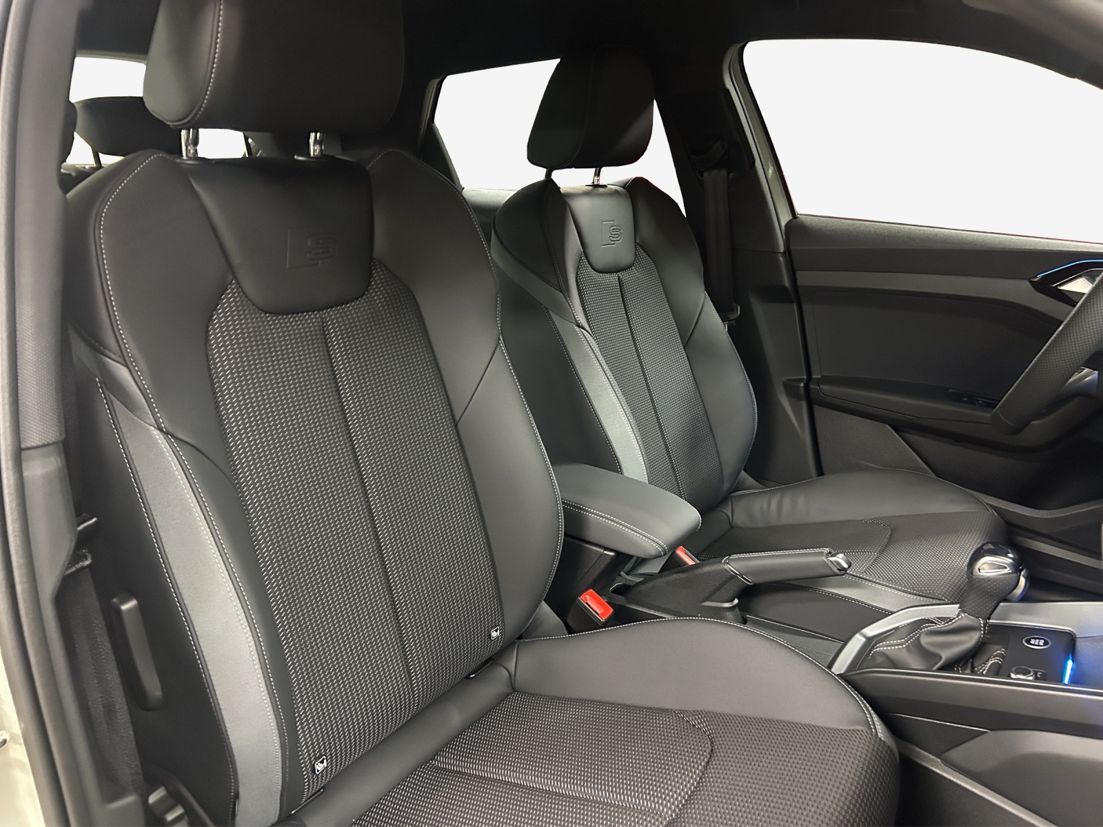 AUDI A1 Sportback 30 TFSI Attraction S-tronic-image-14
