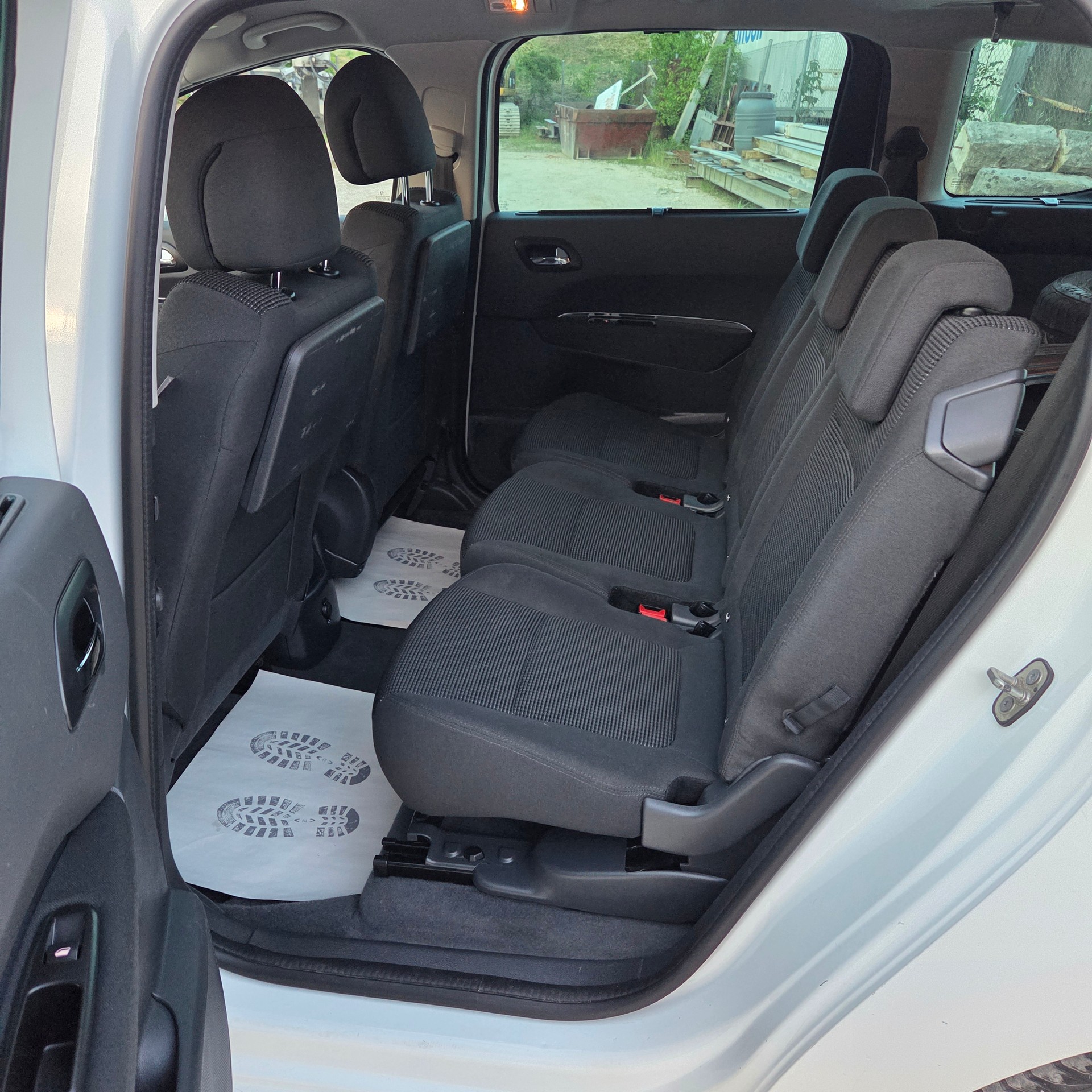PEUGEOT 5008 1.6 BlueHDi Sensation Tiptronic-image-8