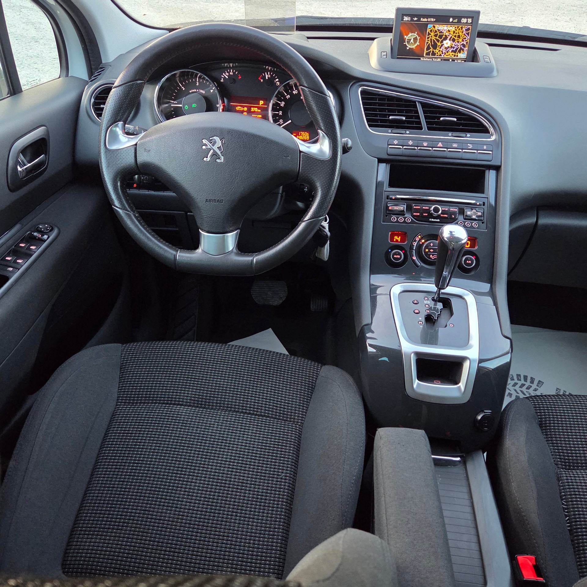PEUGEOT 5008 1.6 BlueHDi Sensation Tiptronic-image-11