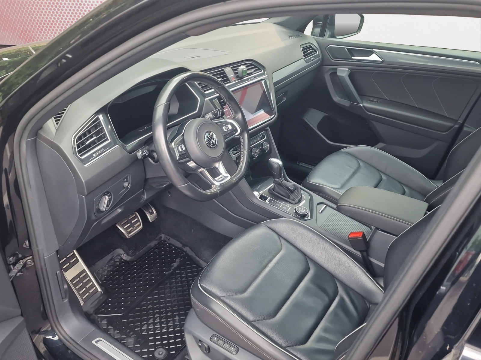 VW Tiguan Allspace 2.0TSI R-Line Highline 4Motion DSG-image-9