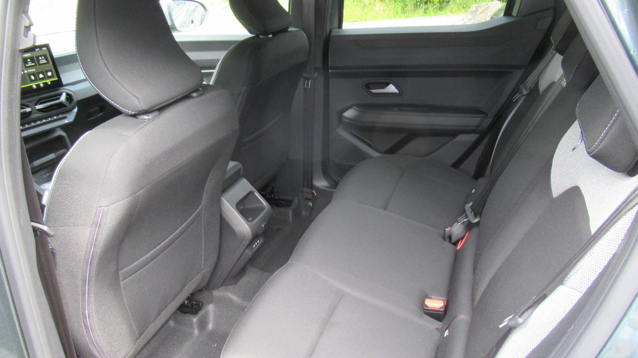DACIA Duster 1.2 Hybrid Journey 4WD-image-7