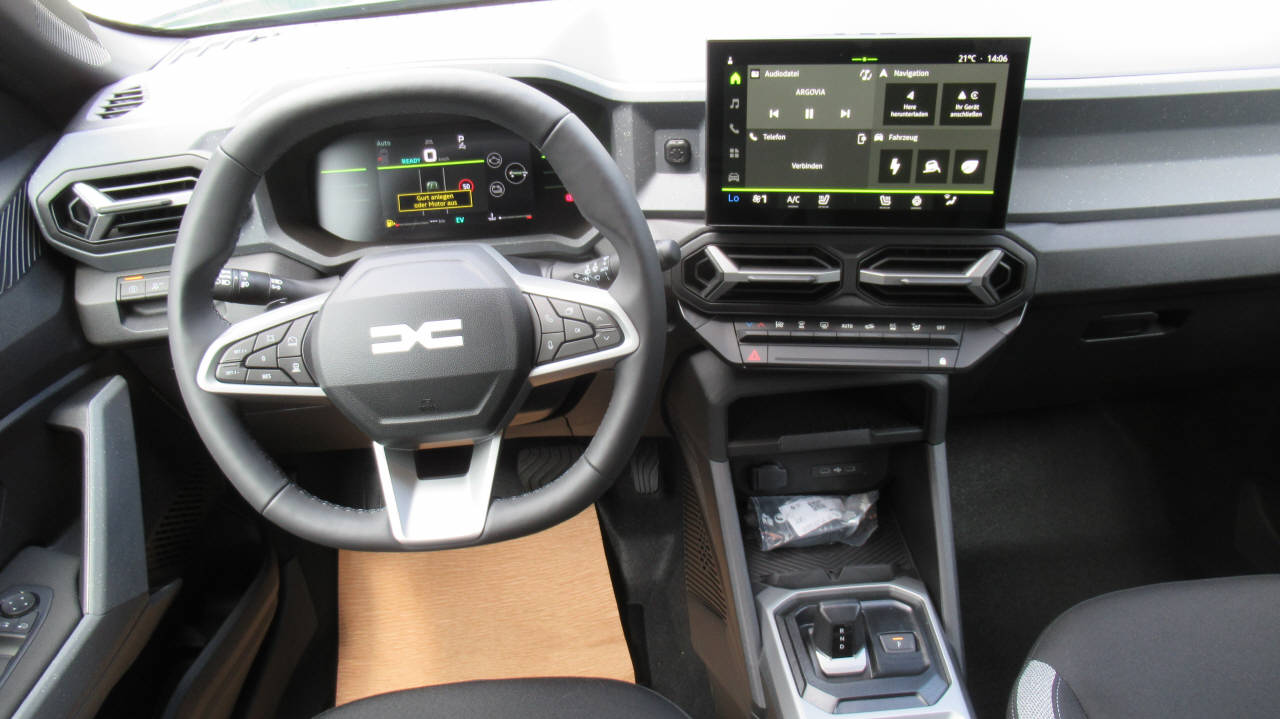 DACIA Duster 1.2 Hybrid Journey 4WD-image-10