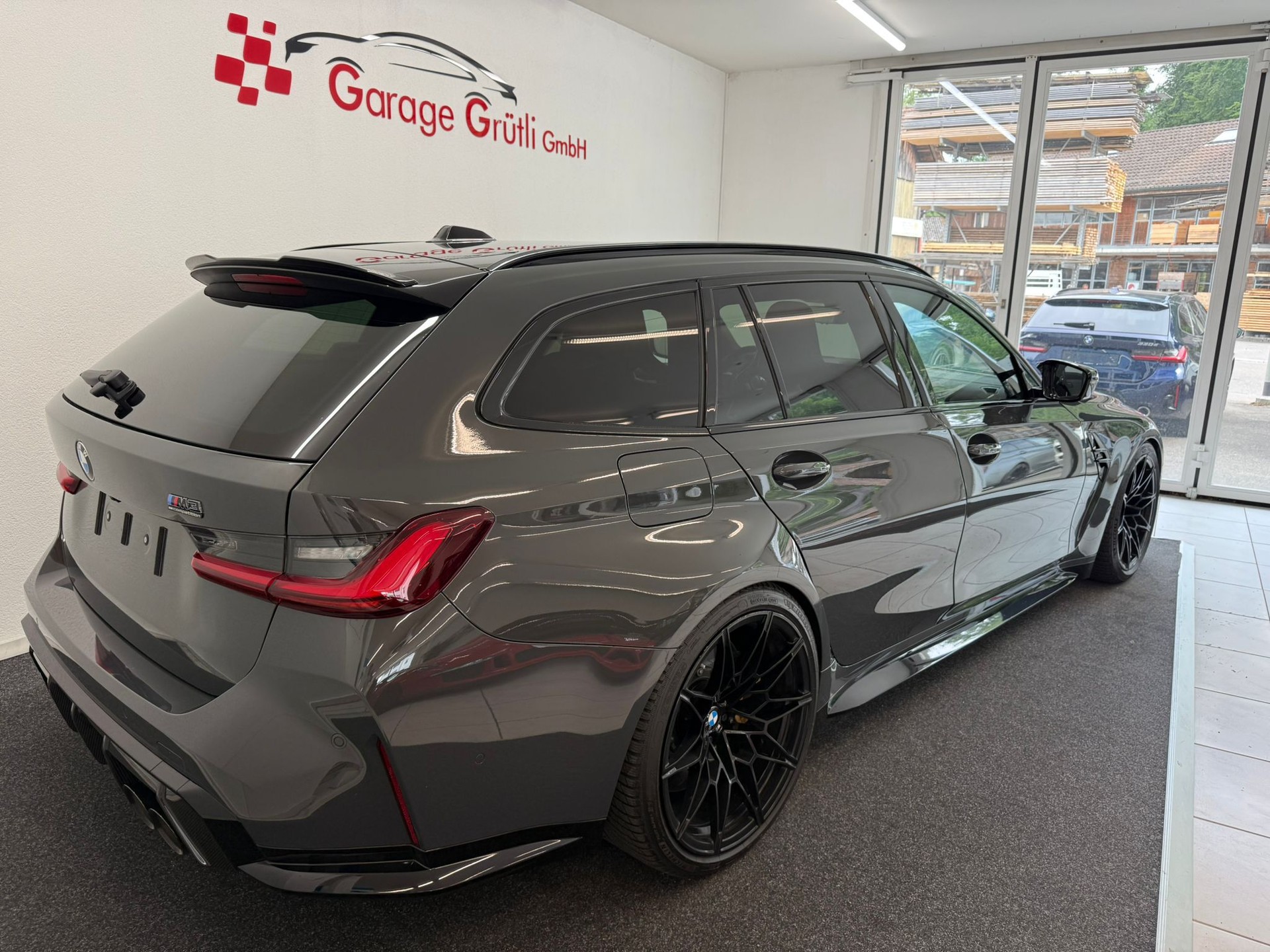 BMW M3 Touring xDrive Competition M-image-3