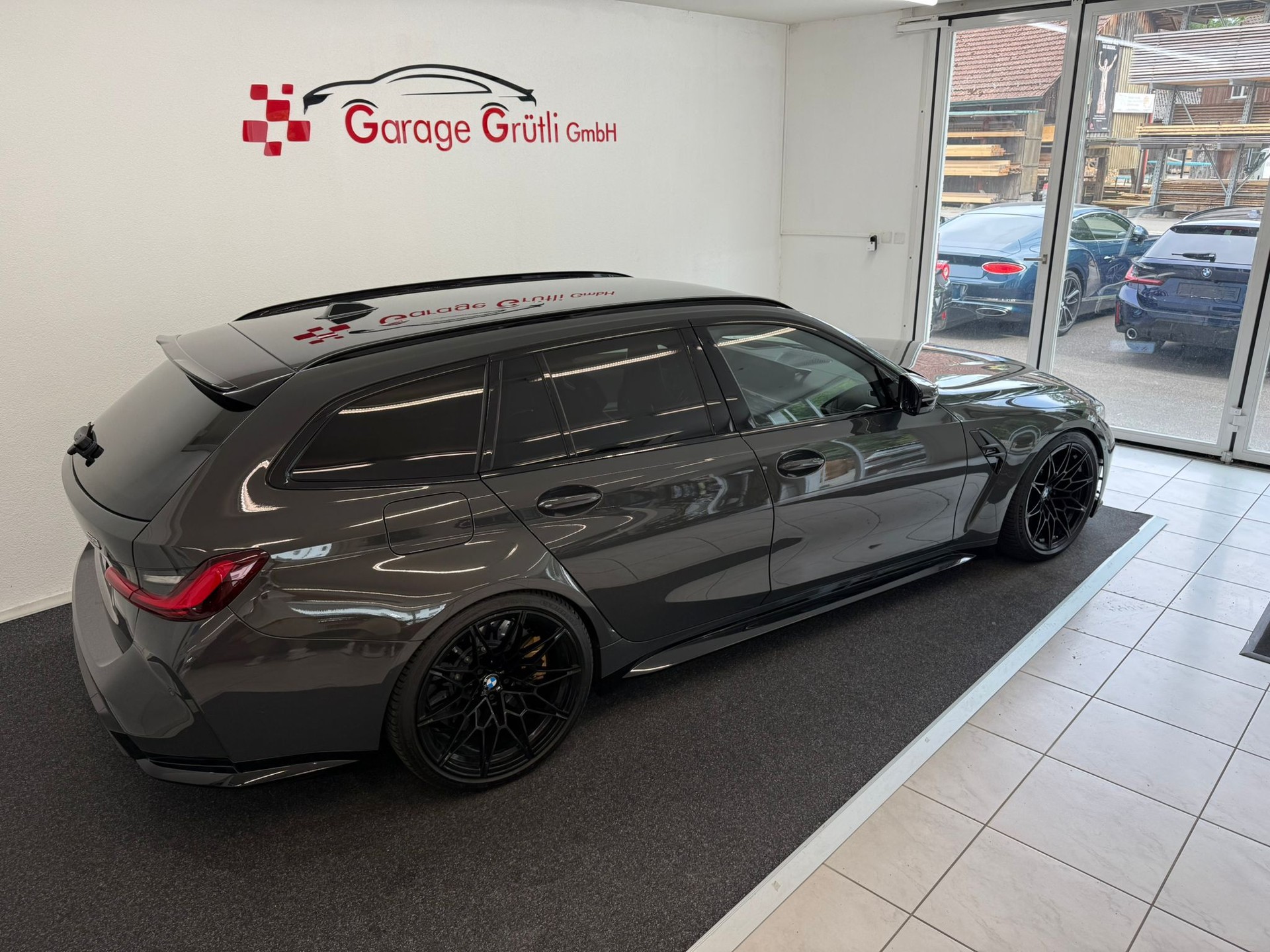 BMW M3 Touring xDrive Competition M-image-4