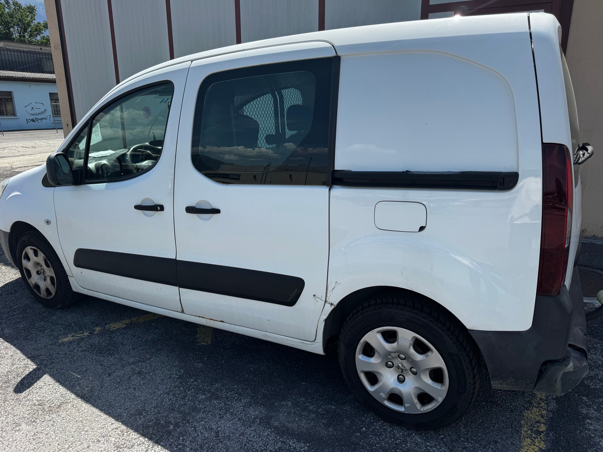 PEUGEOT Partner 1.6 e-HDI Urban Pack-image-2