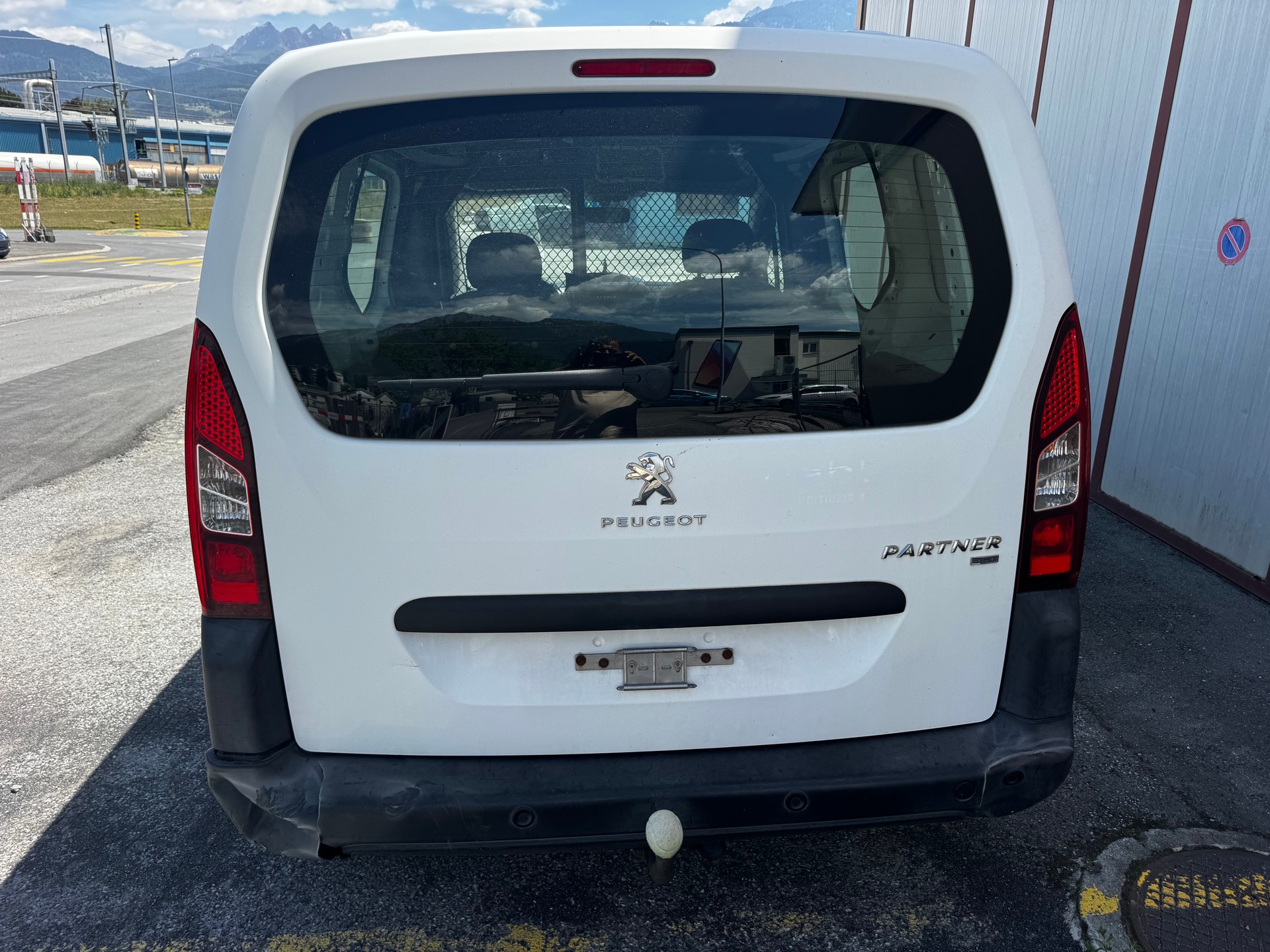 PEUGEOT Partner 1.6 e-HDI Urban Pack-image-1