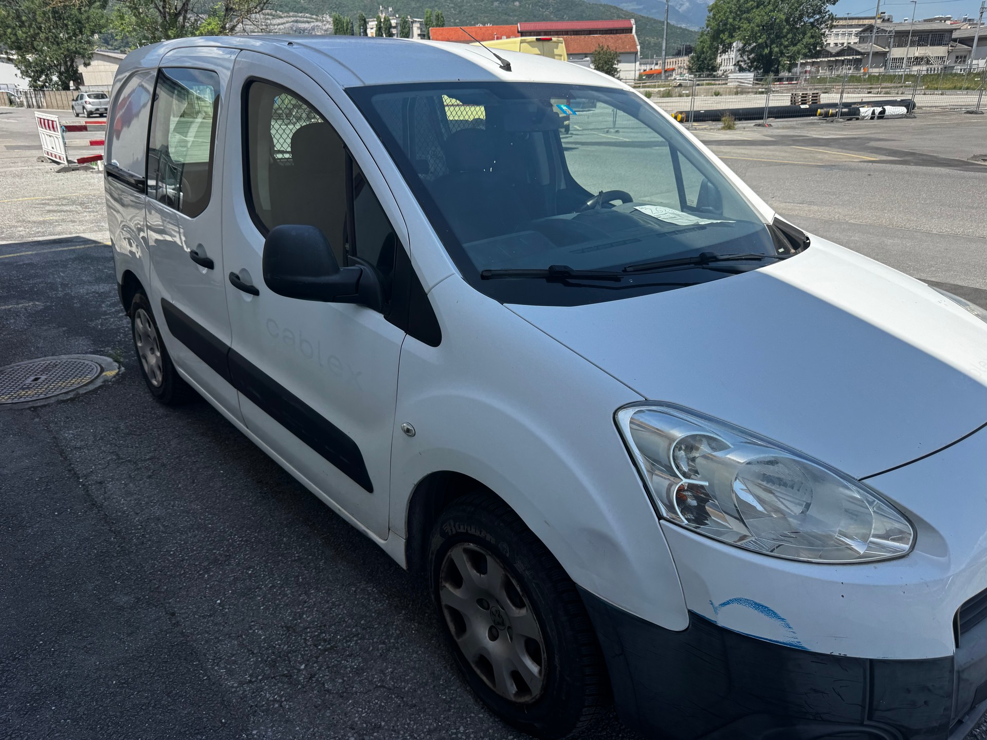 PEUGEOT Partner 1.6 e-HDI Urban Pack-image-3
