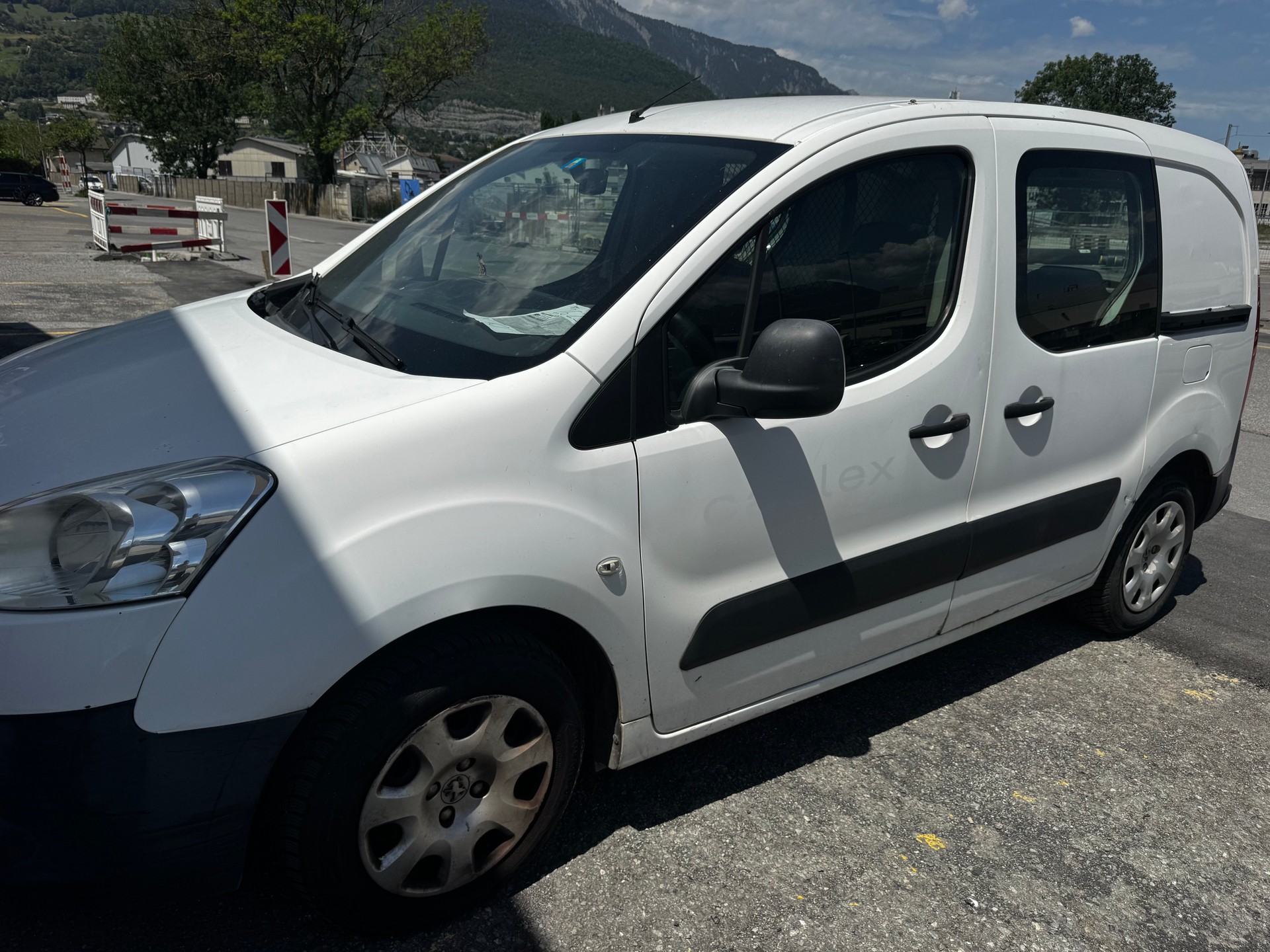 PEUGEOT Partner 1.6 e-HDI Urban Pack-image-8