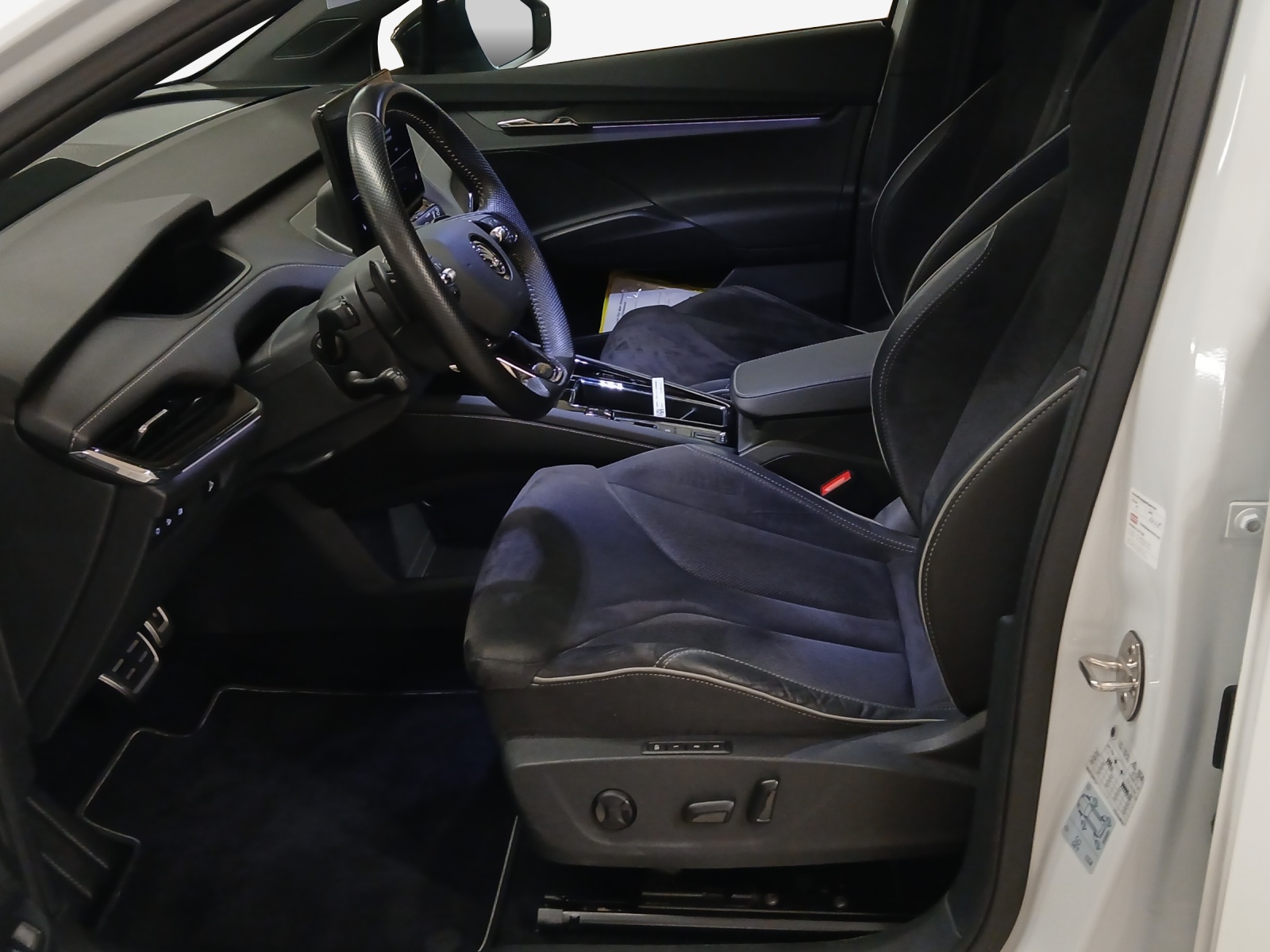 SKODA Enyaq iV 80x SportLine-image-8
