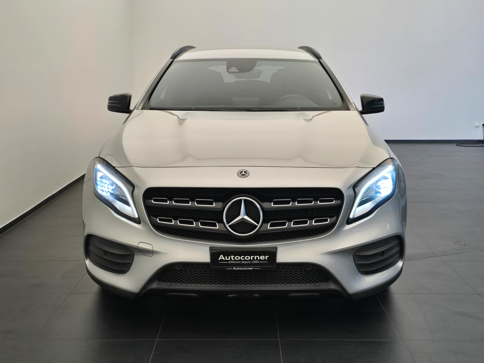 MERCEDES-BENZ GLA 250 AMG Line 4Matic 7G-DCT-image-3