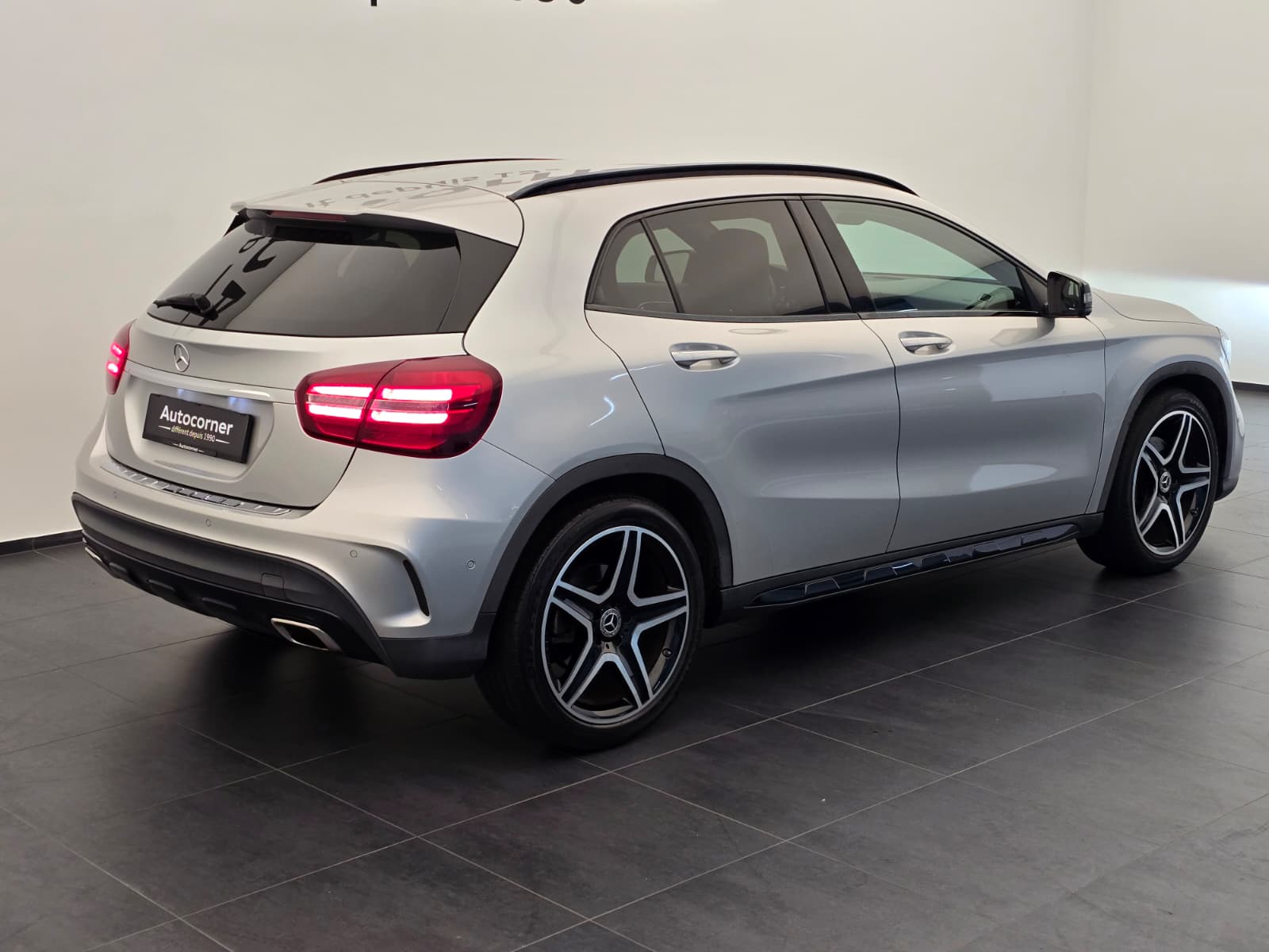 MERCEDES-BENZ GLA 250 AMG Line 4Matic 7G-DCT-image-6