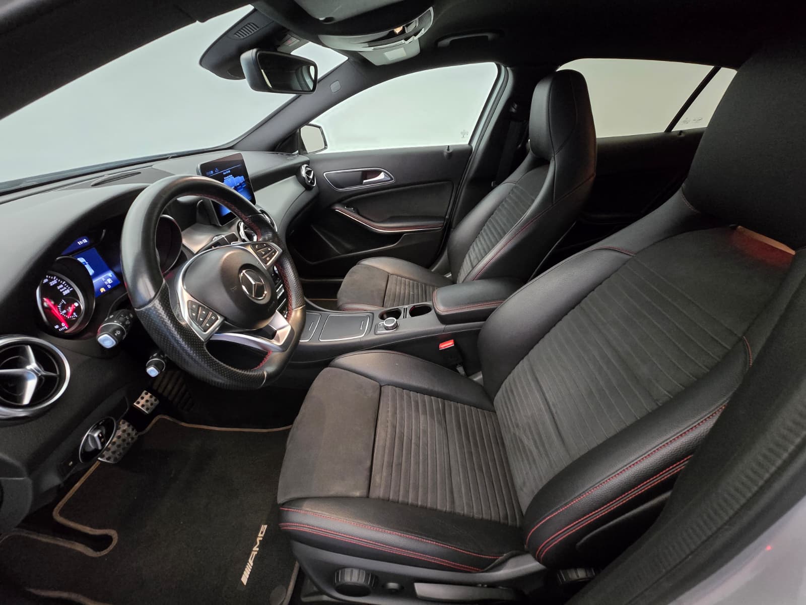 MERCEDES-BENZ GLA 250 AMG Line 4Matic 7G-DCT-image-11