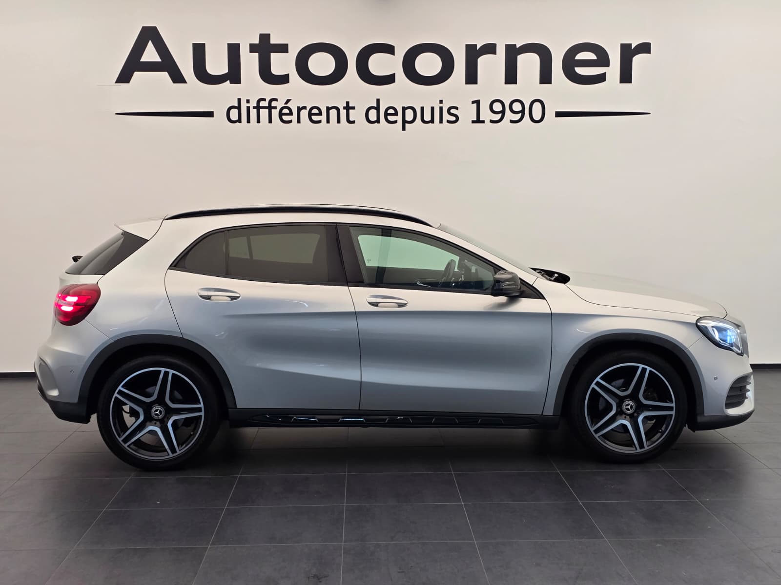 MERCEDES-BENZ GLA 250 AMG Line 4Matic 7G-DCT-image-5