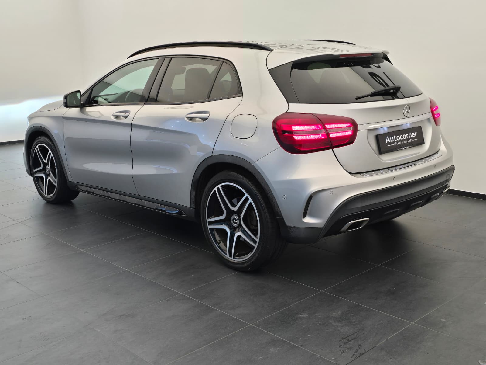 MERCEDES-BENZ GLA 250 AMG Line 4Matic 7G-DCT-image-8