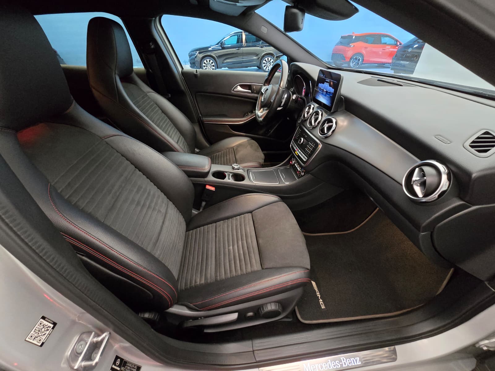 MERCEDES-BENZ GLA 250 AMG Line 4Matic 7G-DCT-image-12