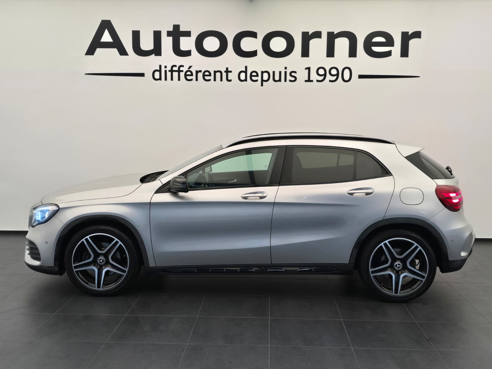 MERCEDES-BENZ GLA 250 AMG Line 4Matic 7G-DCT-image-1