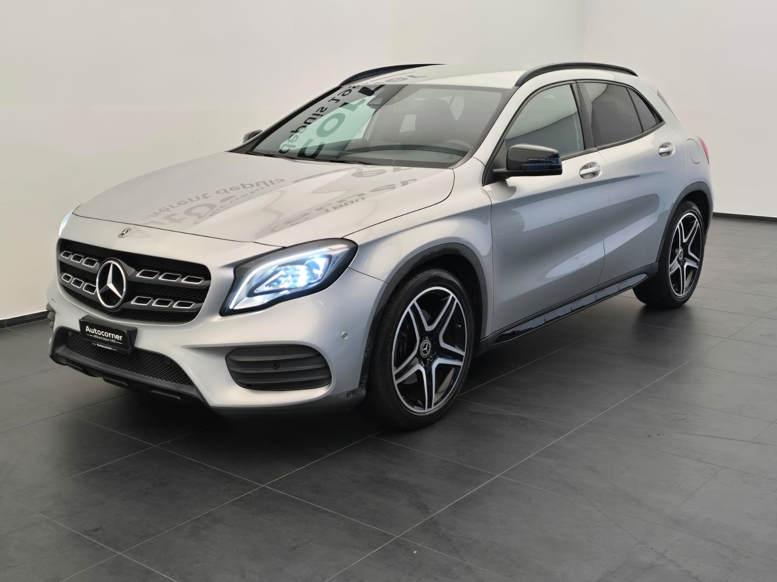 MERCEDES-BENZ GLA 250 AMG Line 4Matic 7G-DCT-image-2