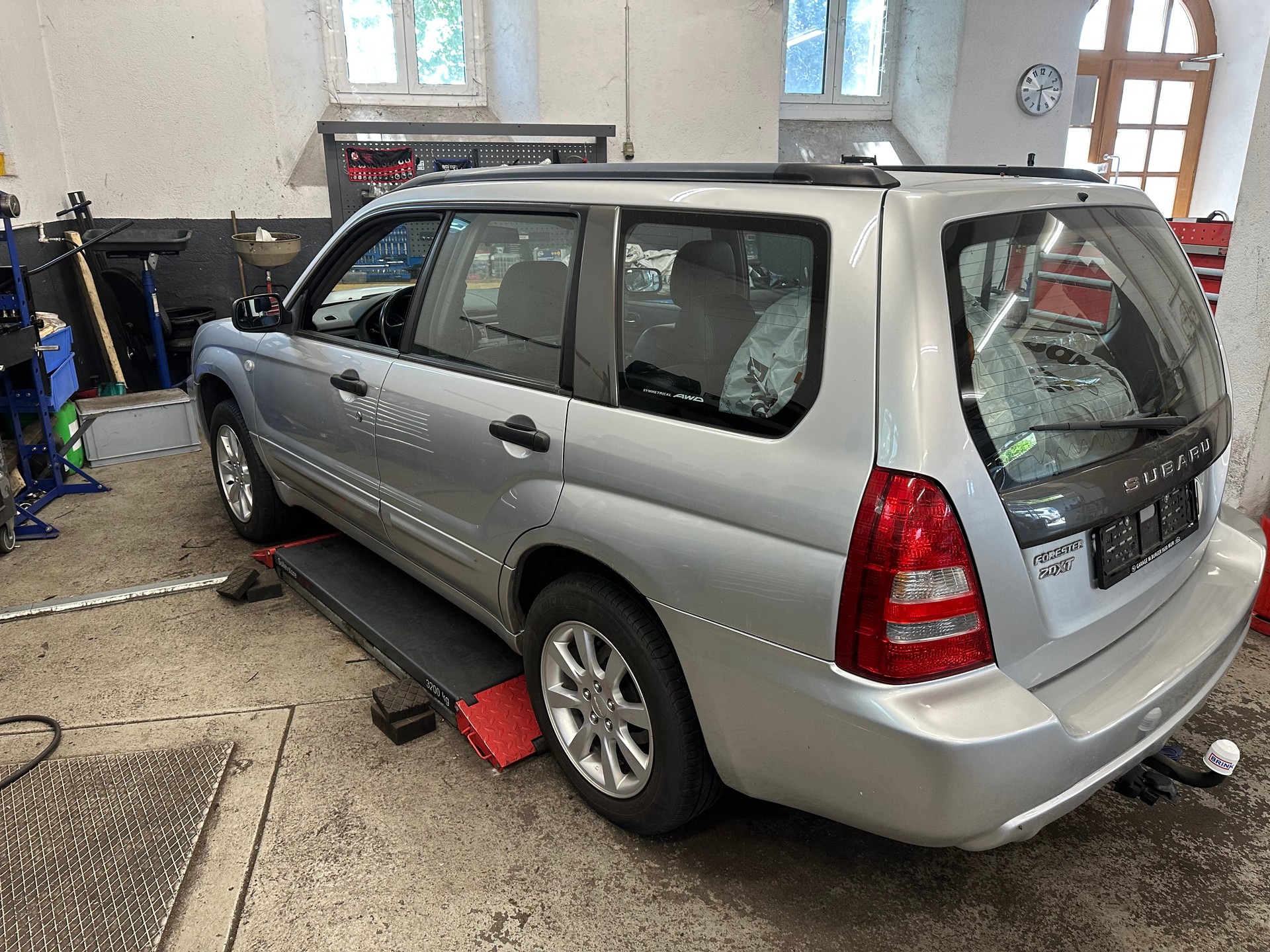 SUBARU Forester 2.0XT Club Automatic-image-4