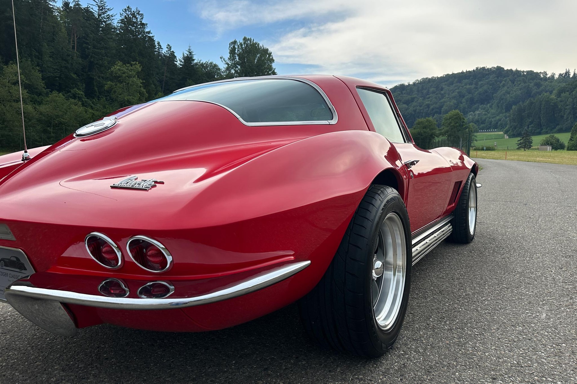 CHEVROLET Corvette C2 Sting Ray-image-10