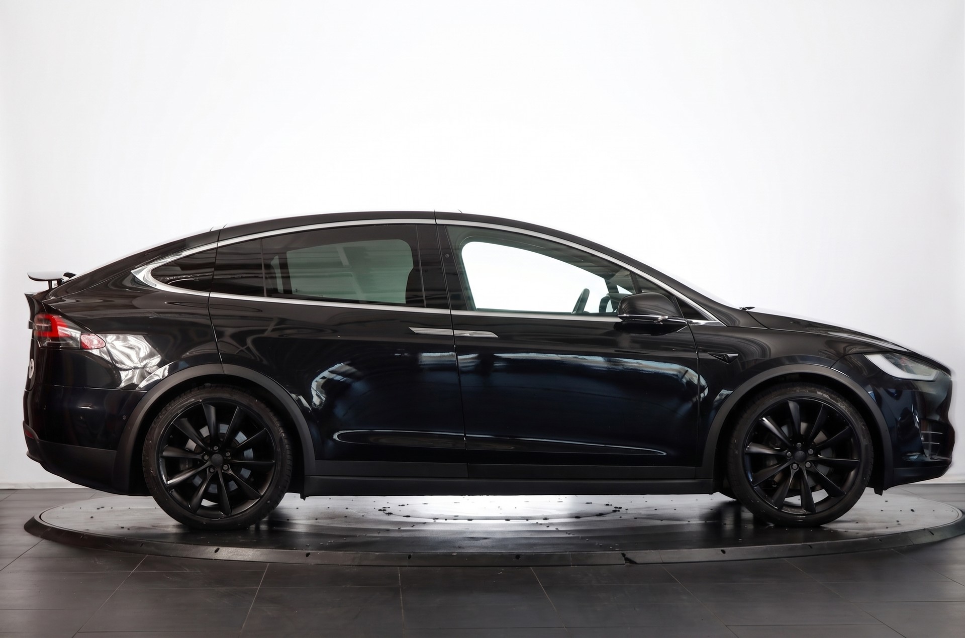 TESLA Model X 100 D-image-5