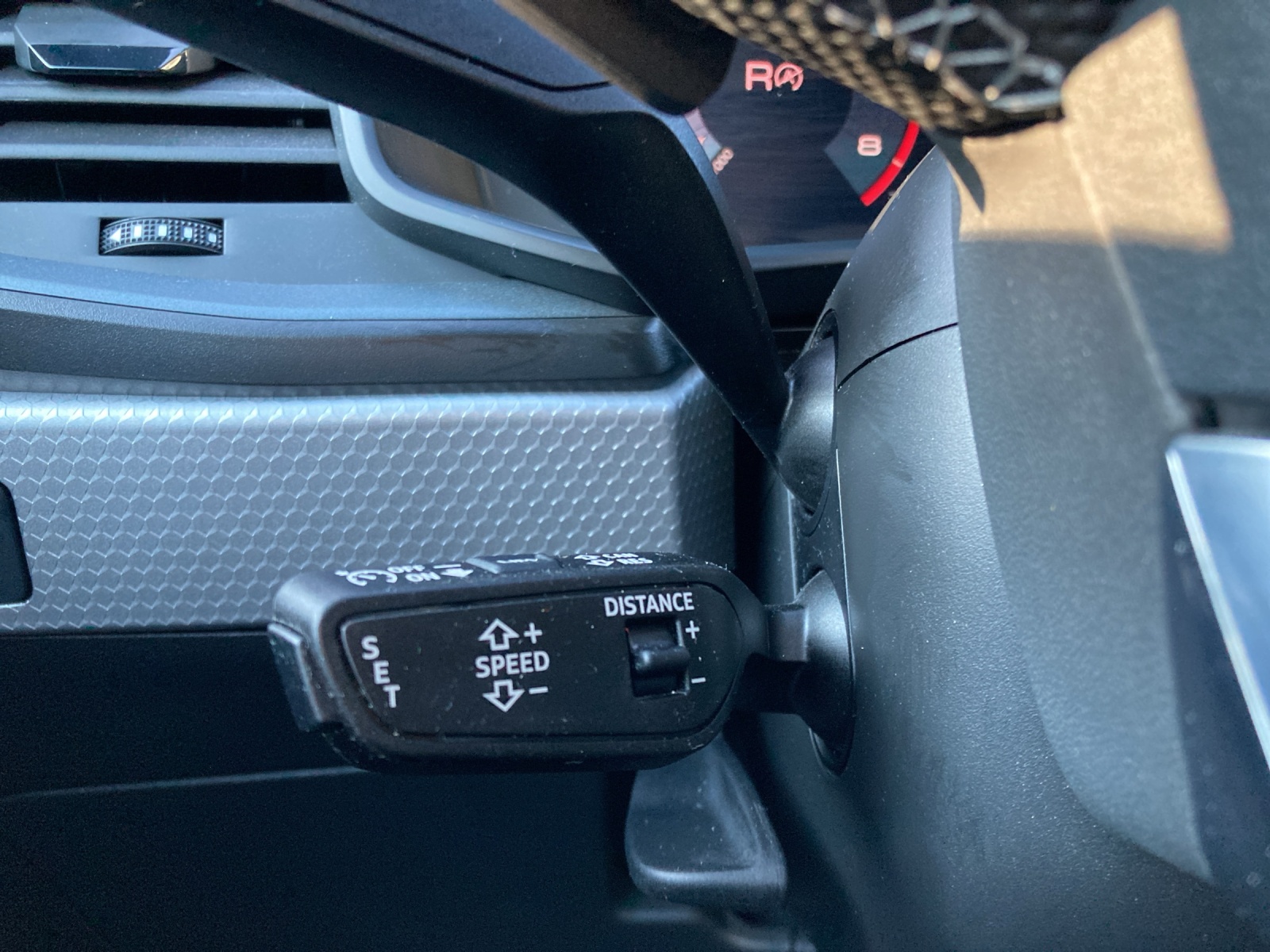 AUDI A1 allstreet 35 TFSI S-tronic-image-15