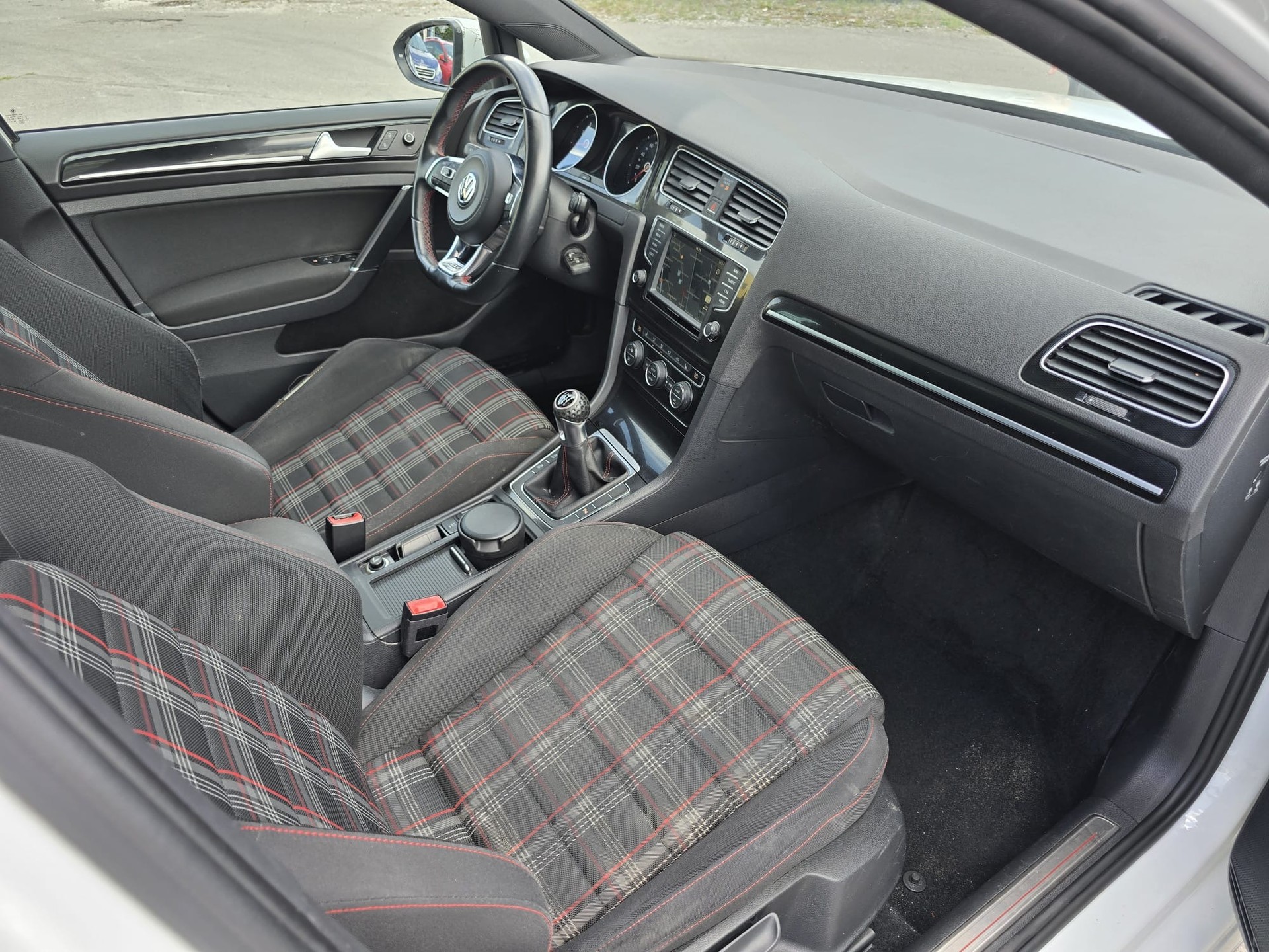 VW Golf 2.0 TSI GTI-image-13