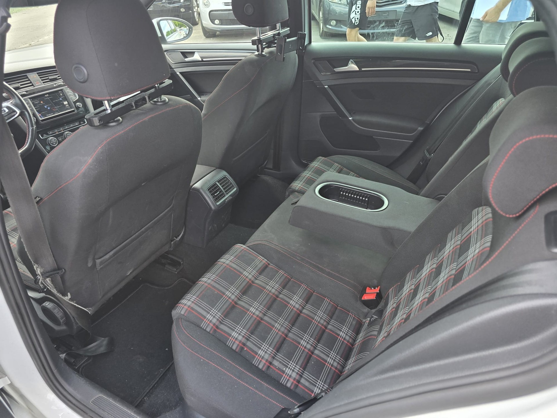 VW Golf 2.0 TSI GTI-image-9