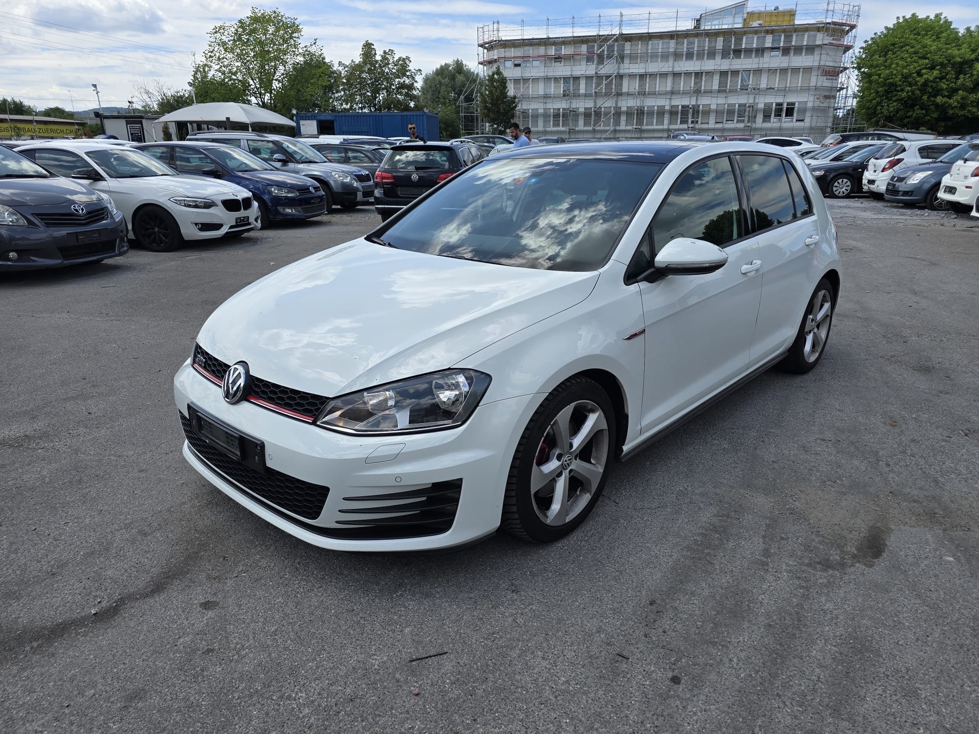 VW Golf 2.0 TSI GTI-image-2