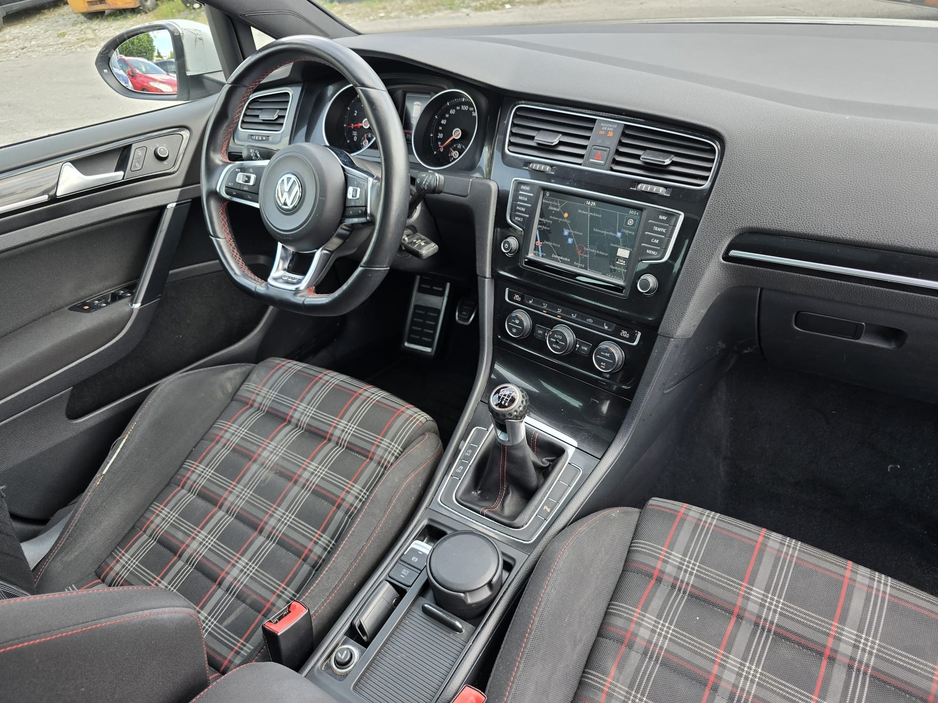 VW Golf 2.0 TSI GTI-image-10
