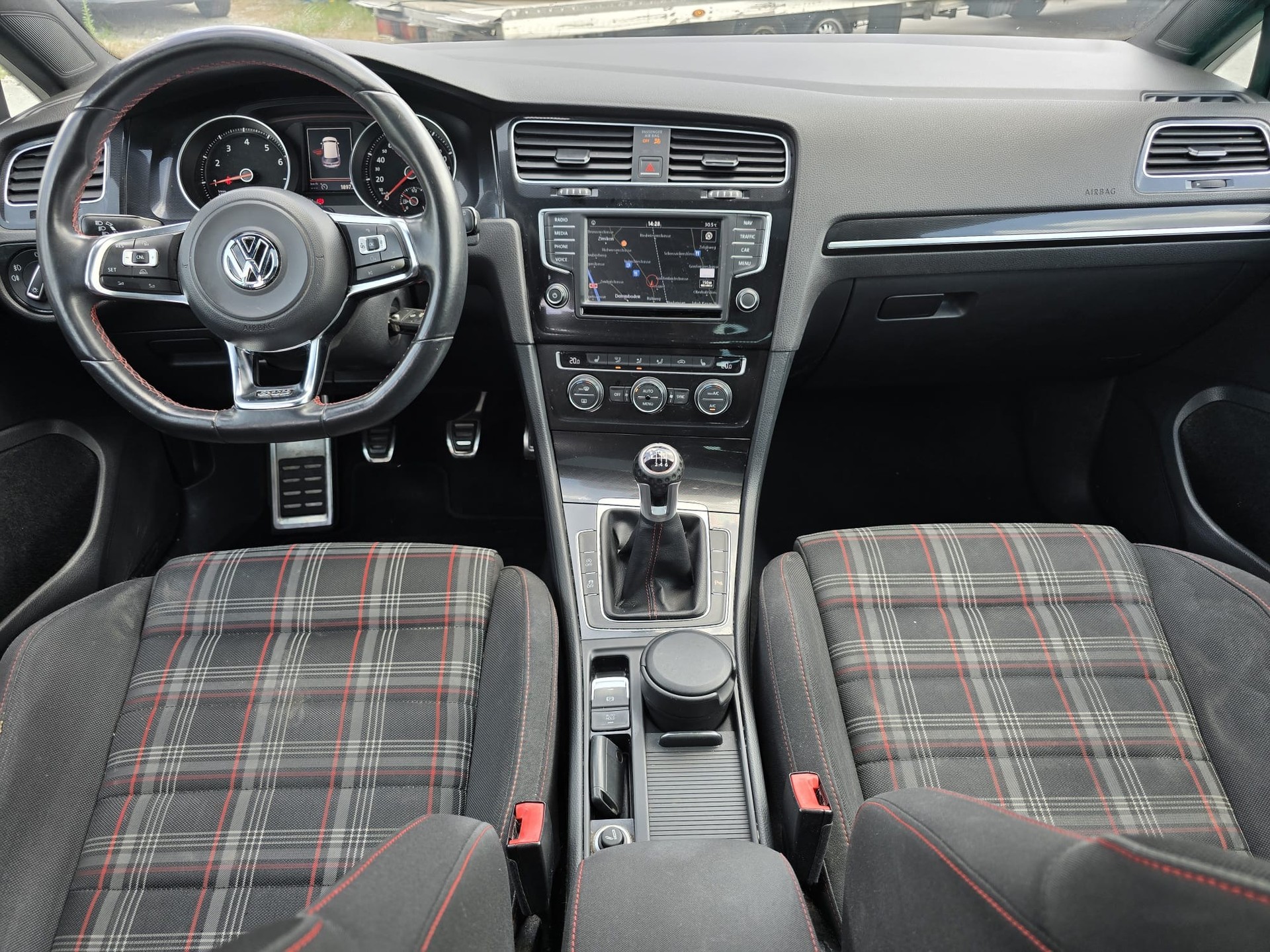 VW Golf 2.0 TSI GTI-image-11