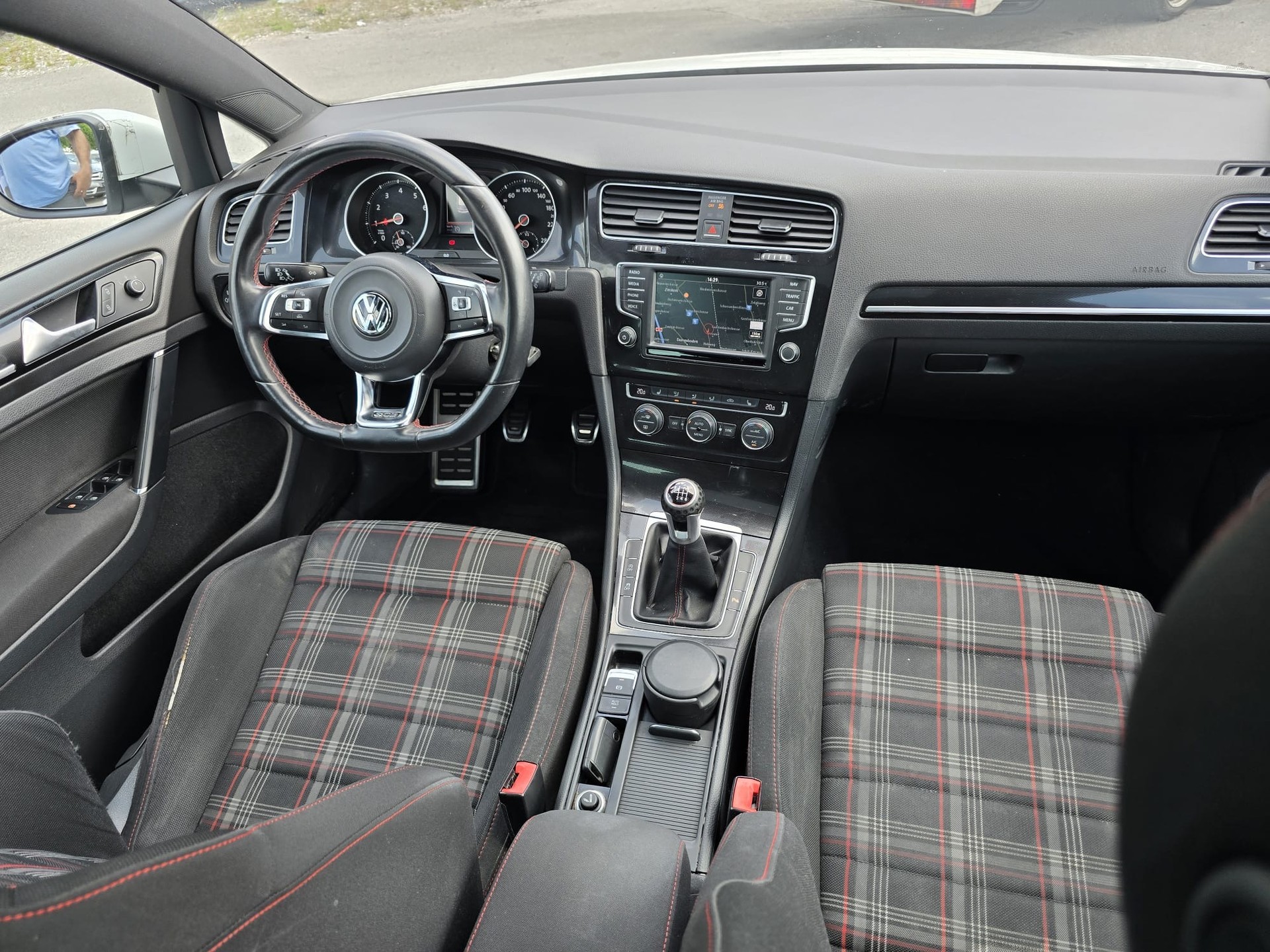 VW Golf 2.0 TSI GTI-image-12