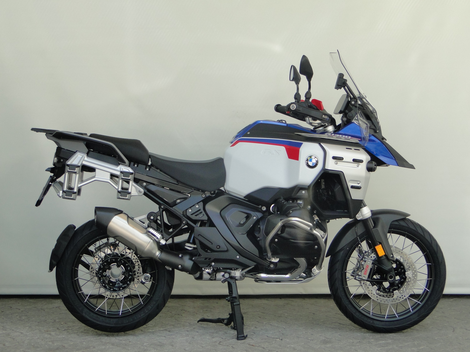 BMW R 1300 GS Adventure BOXER BONUS & 2.9% LEASING-showroom-element-1