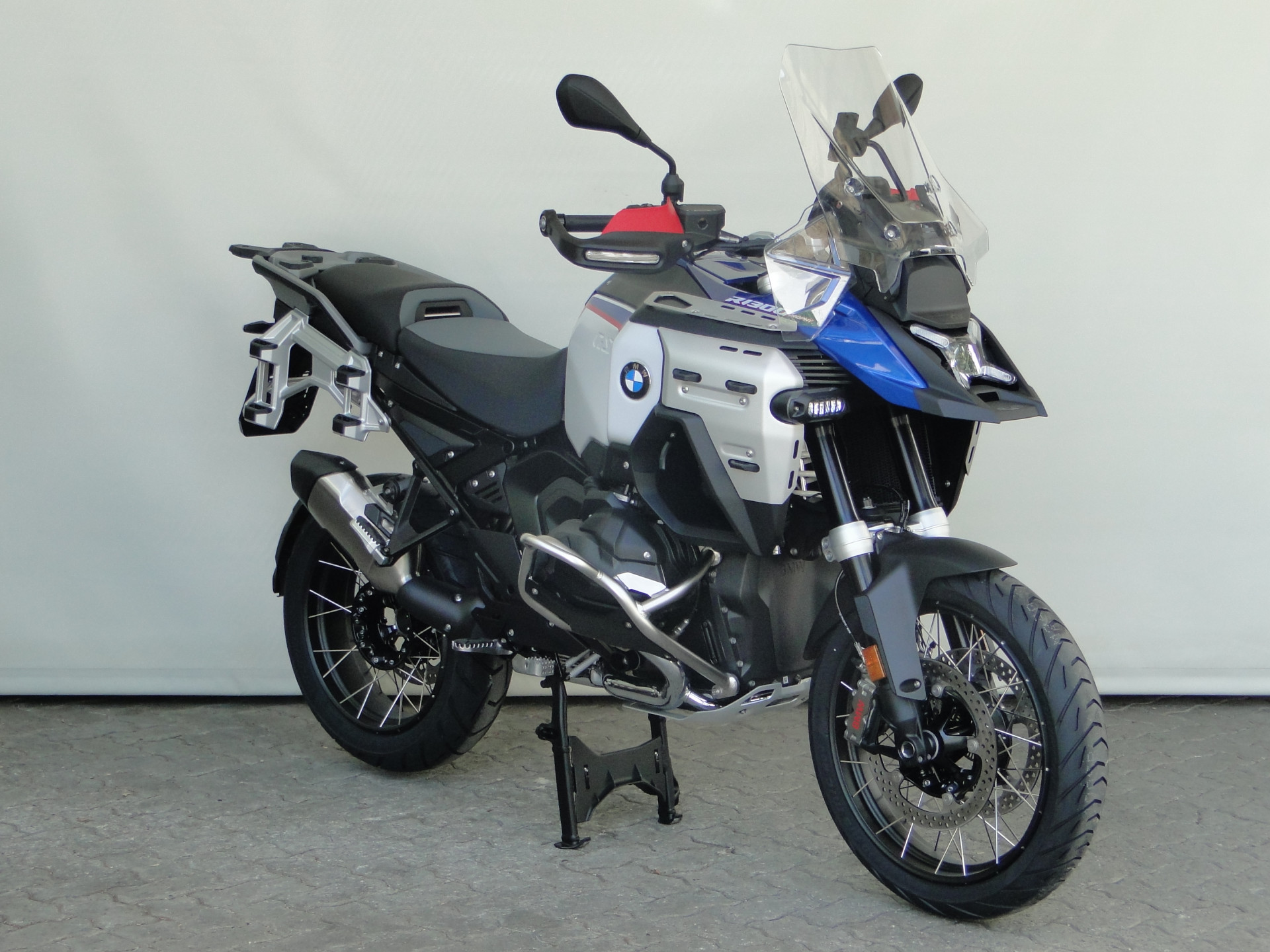BMW R 1300 GS Adventure BOXER BONUS & 2.9% LEASING-showroom-element-2