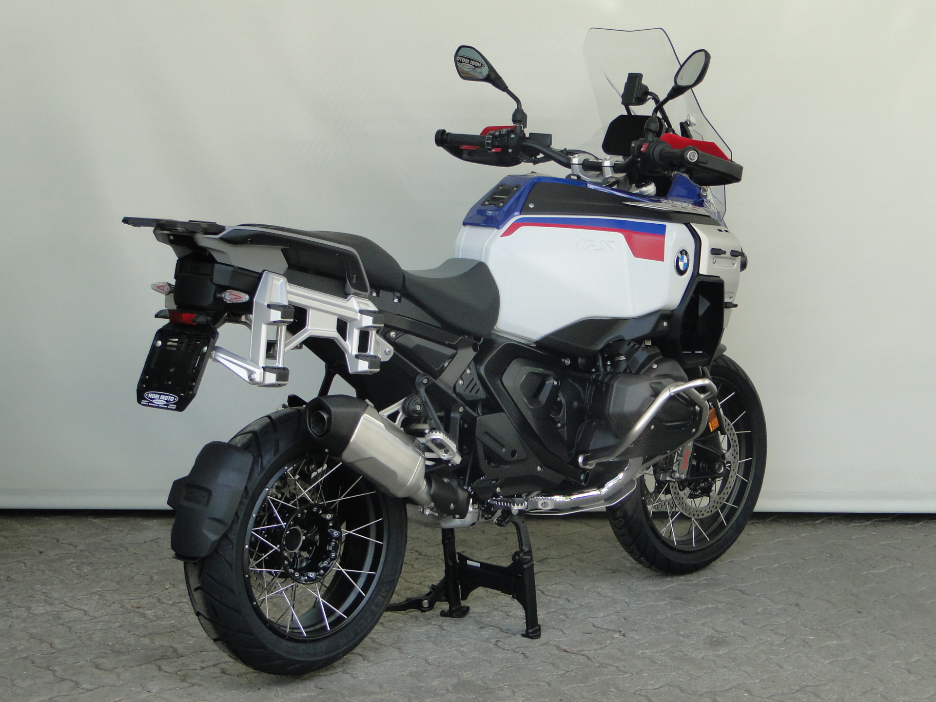 BMW R 1300 GS Adventure BOXER BONUS & 2.9% LEASING-showroom-element-3
