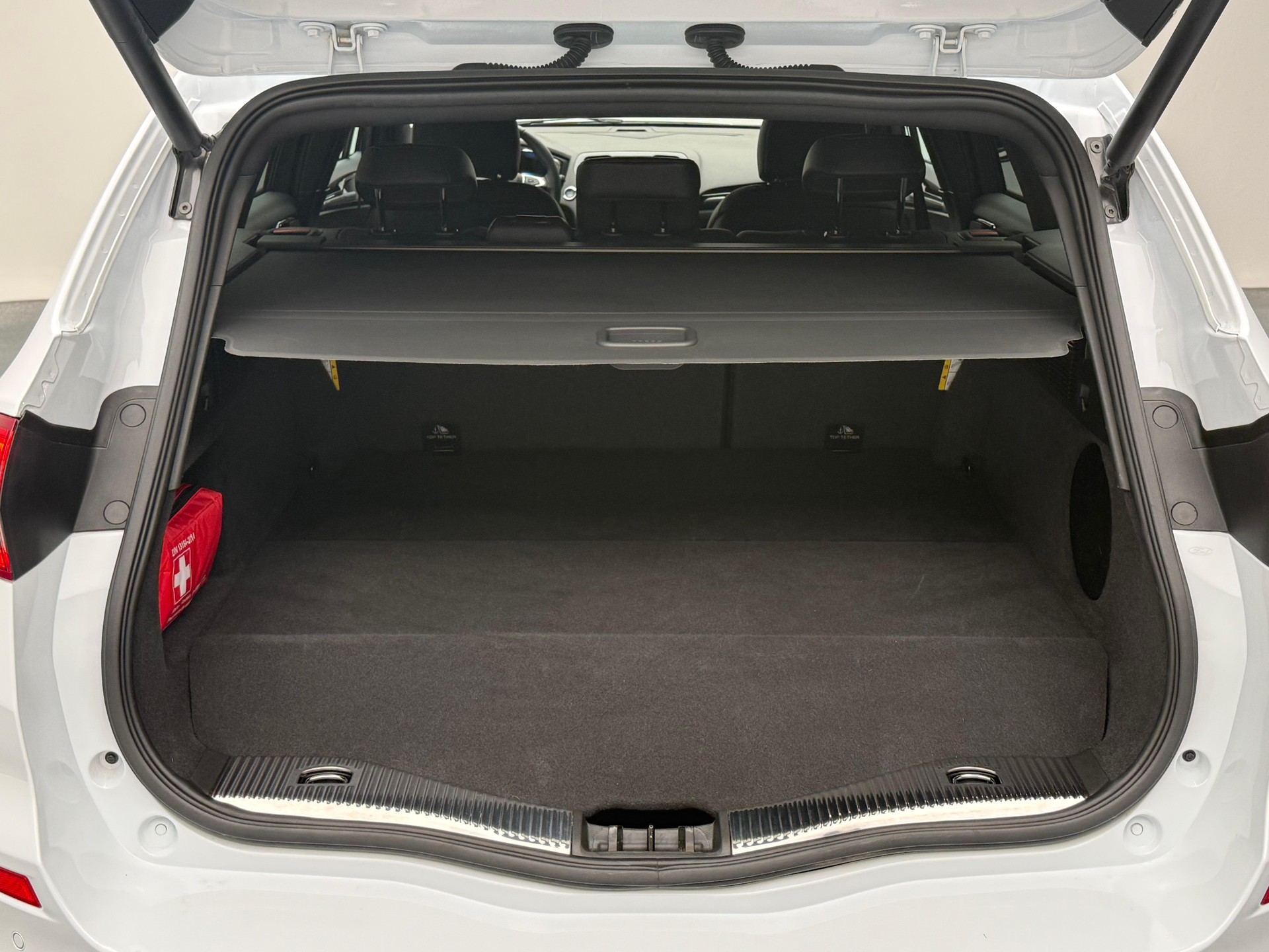 FORD Mondeo Station Wagon 2.0 HEV 187 ST-Line-image-11