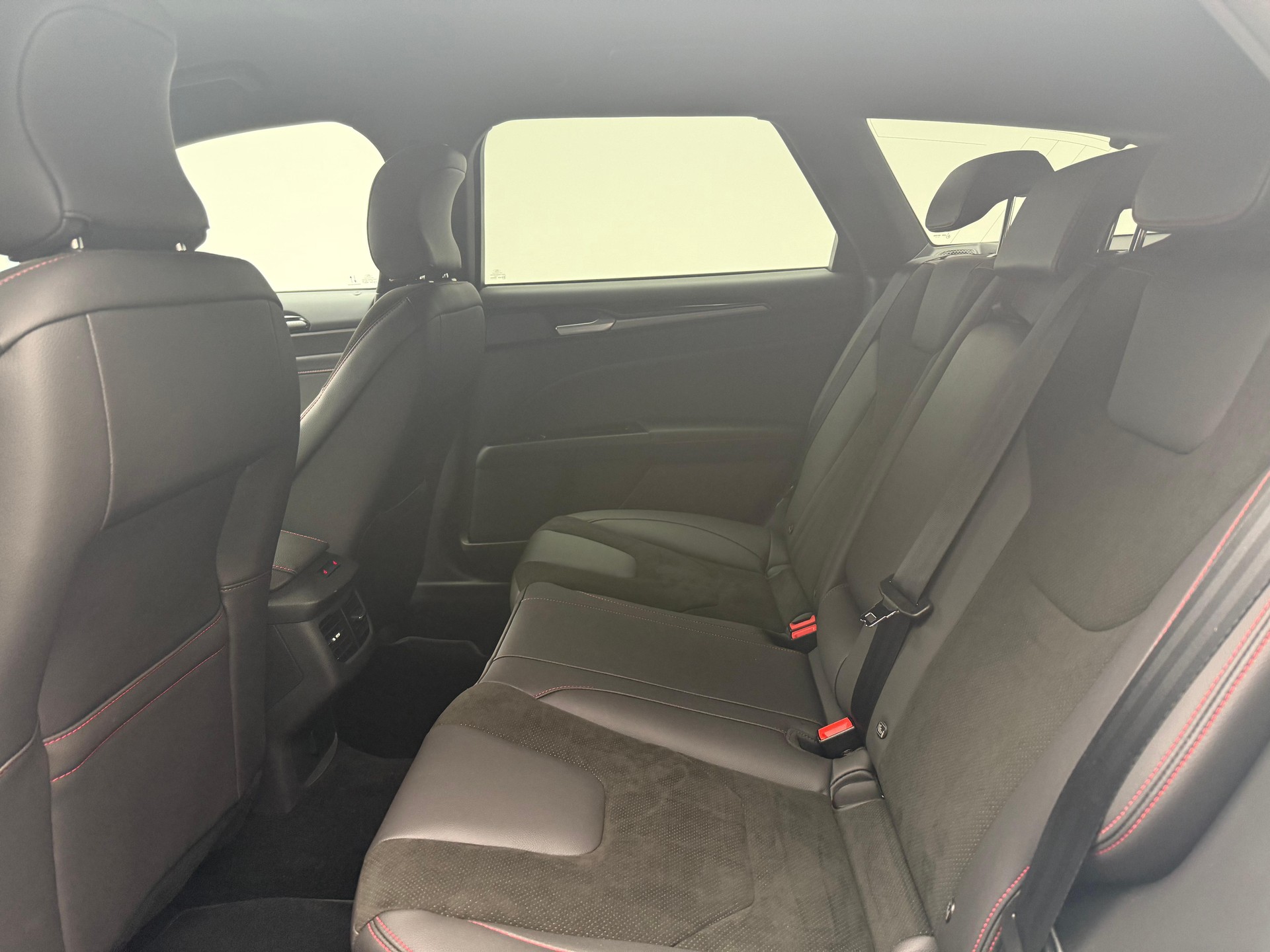 FORD Mondeo Station Wagon 2.0 HEV 187 ST-Line-image-10