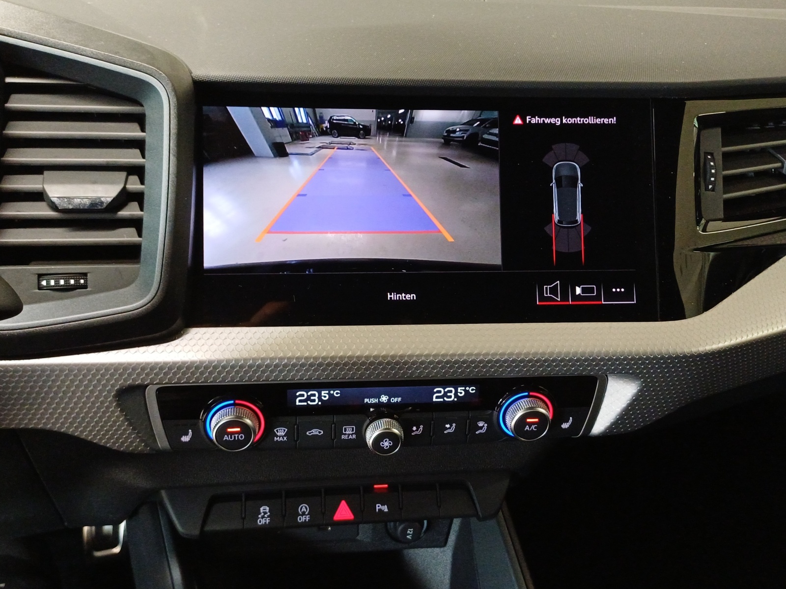 AUDI A1 Sportback 30 TFSI Attraction S-tronic-image-14